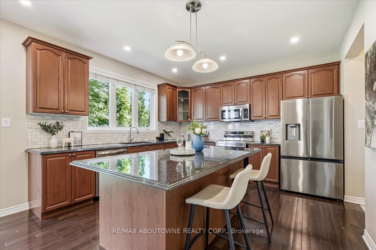 2383 Calloway Drive, Oakville ‣ W13444528 2383 Calloway Drive, Oakville ‣ W13444528