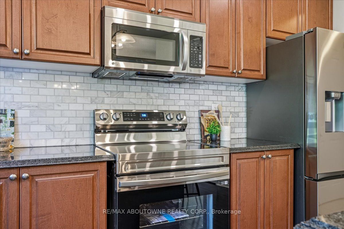 2383 Calloway Drive, Oakville ‣ W13444528 2383 Calloway Drive, Oakville ‣ W13444528