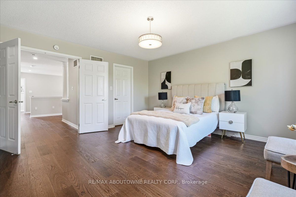 2383 Calloway Drive, Oakville ‣ W13444528 2383 Calloway Drive, Oakville ‣ W13444528