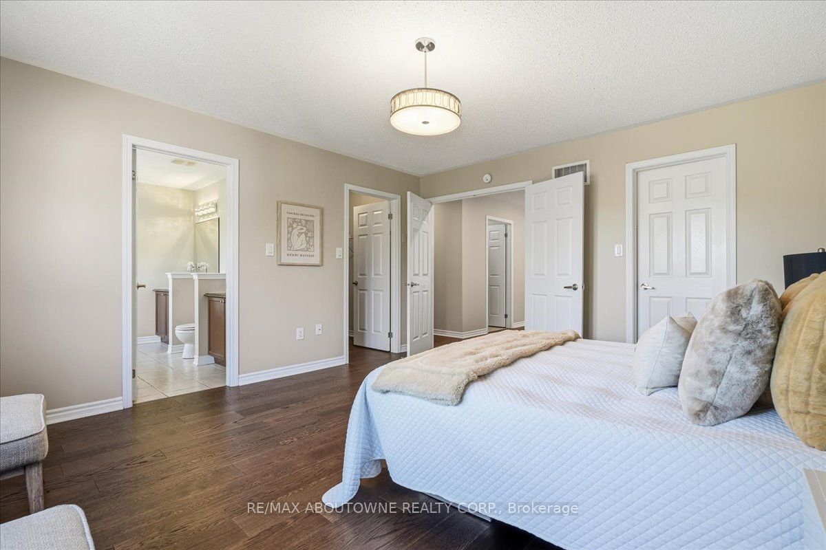 2383 Calloway Drive, Oakville ‣ W13444528 2383 Calloway Drive, Oakville ‣ W13444528