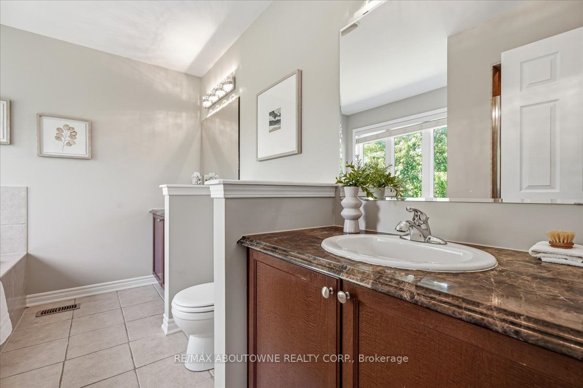 2383 Calloway Drive, Oakville ‣ W13444528 2383 Calloway Drive, Oakville ‣ W13444528