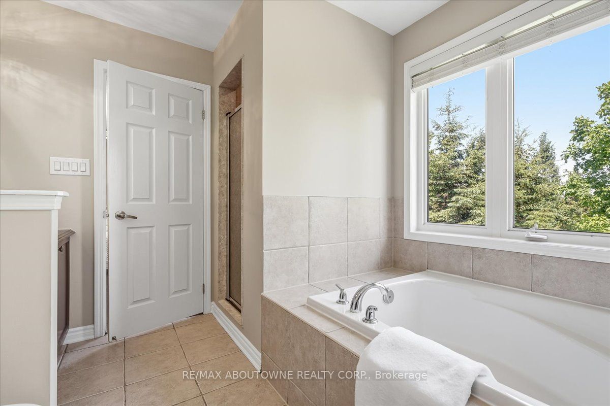 2383 Calloway Drive, Oakville ‣ W13444528 2383 Calloway Drive, Oakville ‣ W13444528