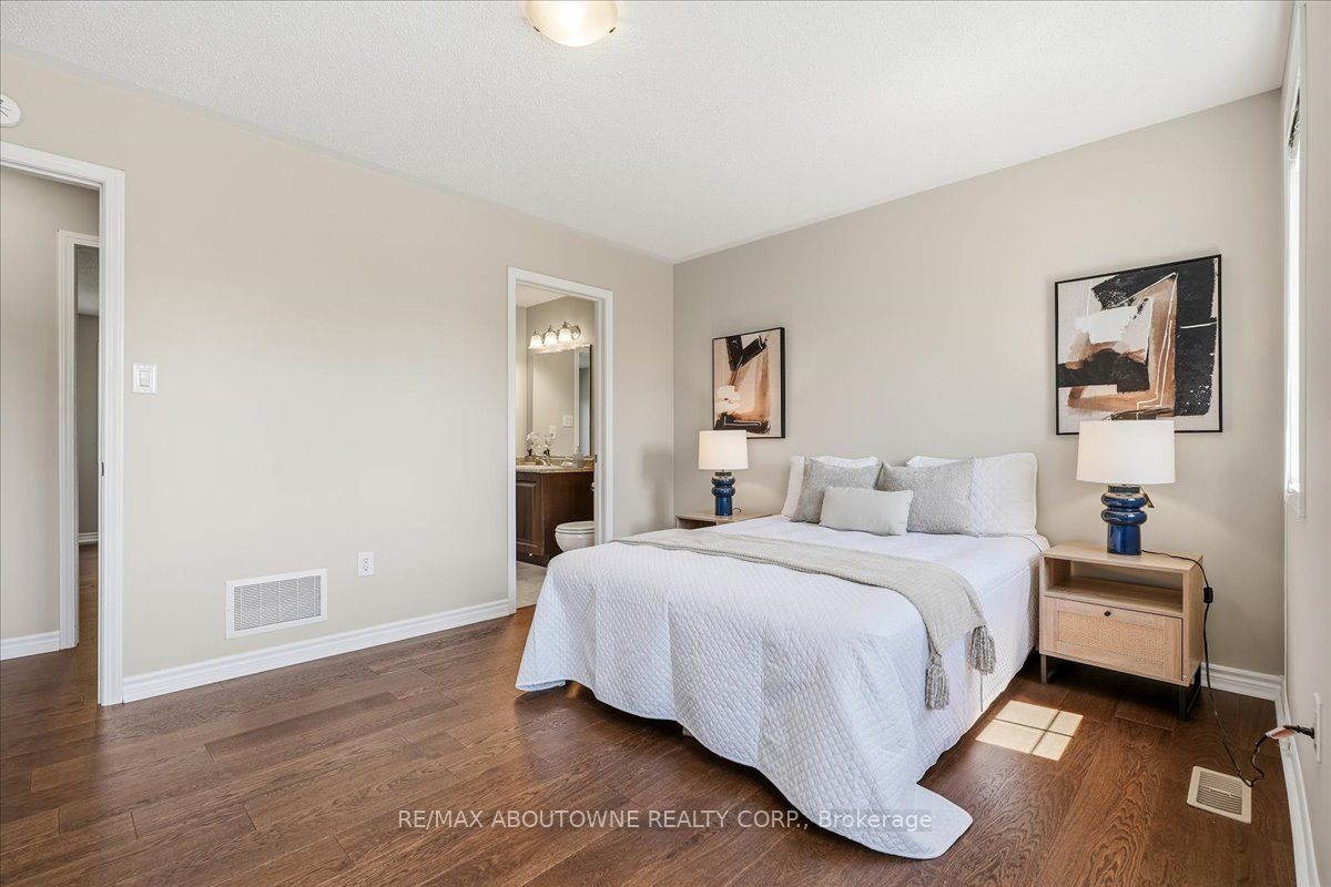2383 Calloway Drive, Oakville ‣ W13444528 2383 Calloway Drive, Oakville ‣ W13444528