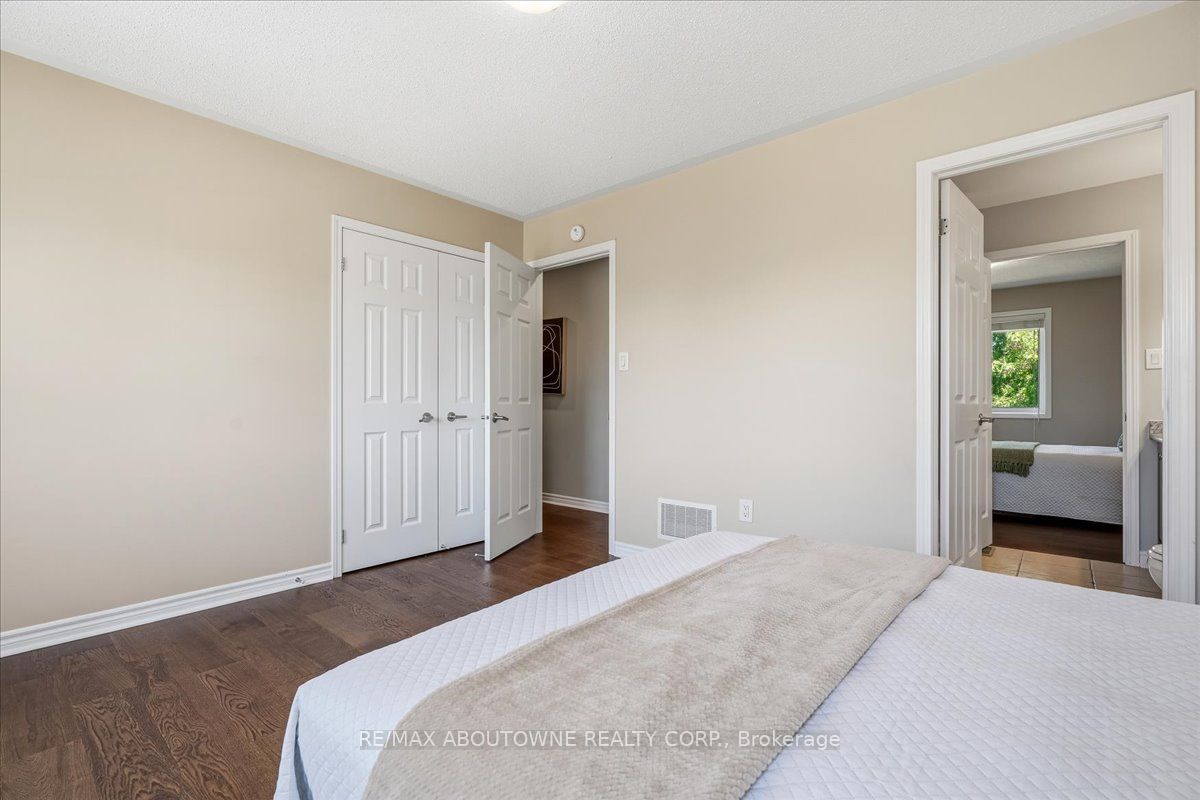 2383 Calloway Drive, Oakville ‣ W13444528 2383 Calloway Drive, Oakville ‣ W13444528