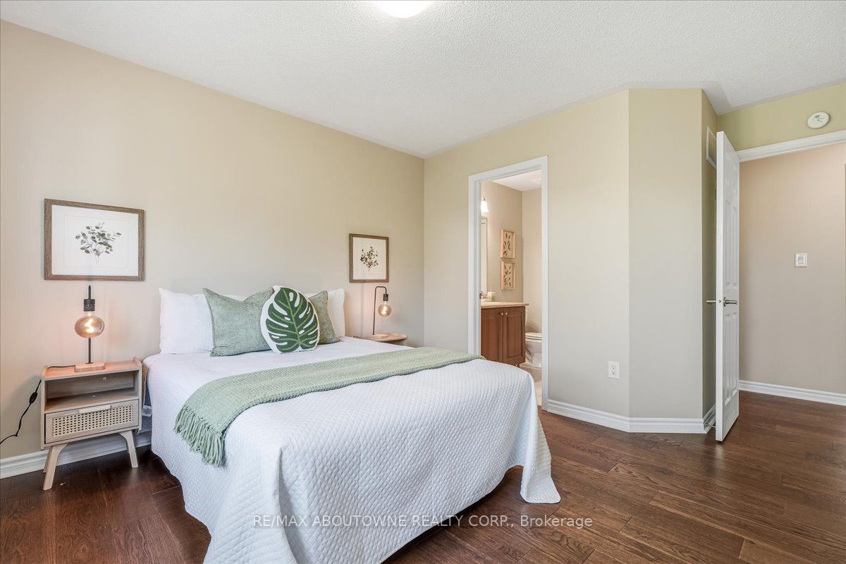 2383 Calloway Drive, Oakville ‣ W13444528 2383 Calloway Drive, Oakville ‣ W13444528