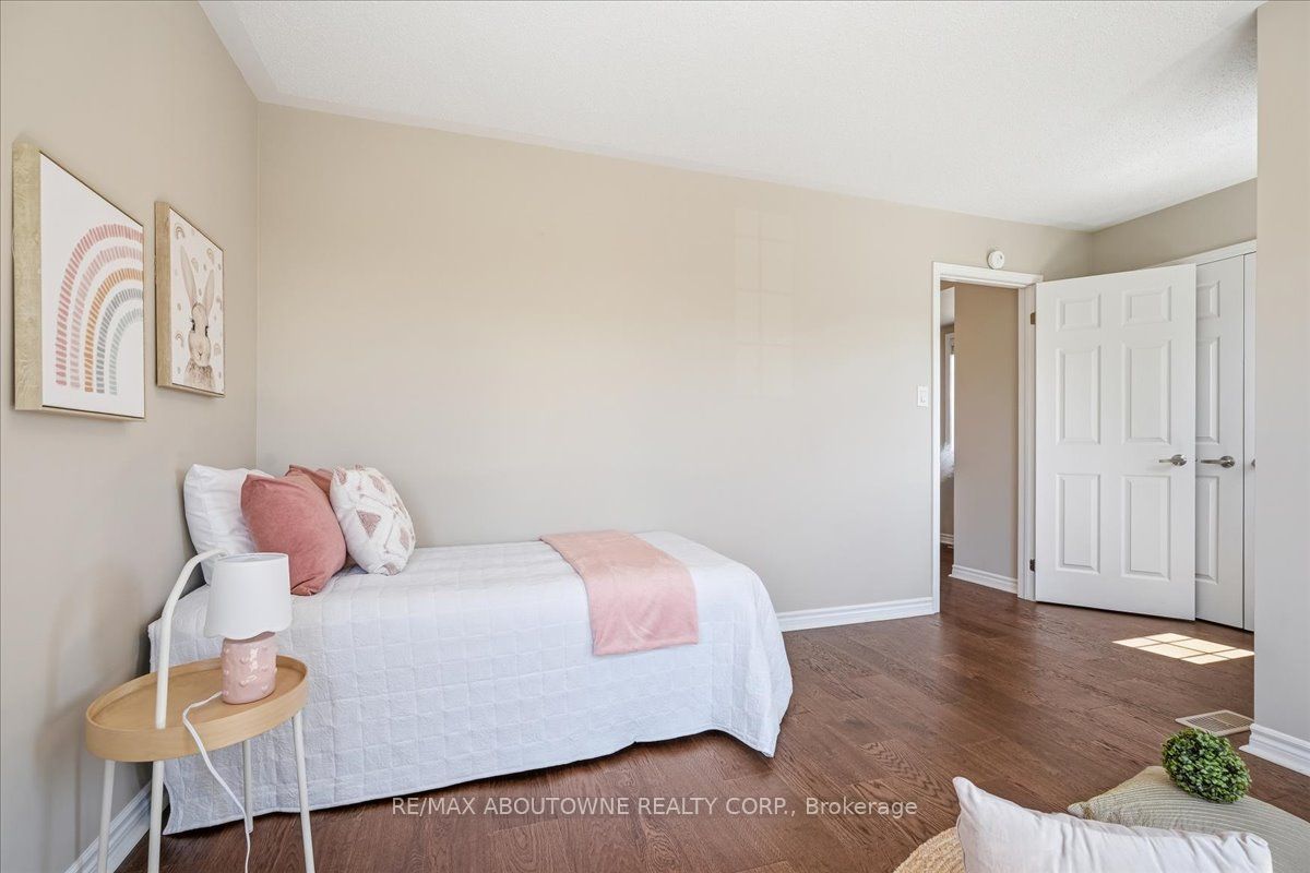 2383 Calloway Drive, Oakville ‣ W13444528 2383 Calloway Drive, Oakville ‣ W13444528