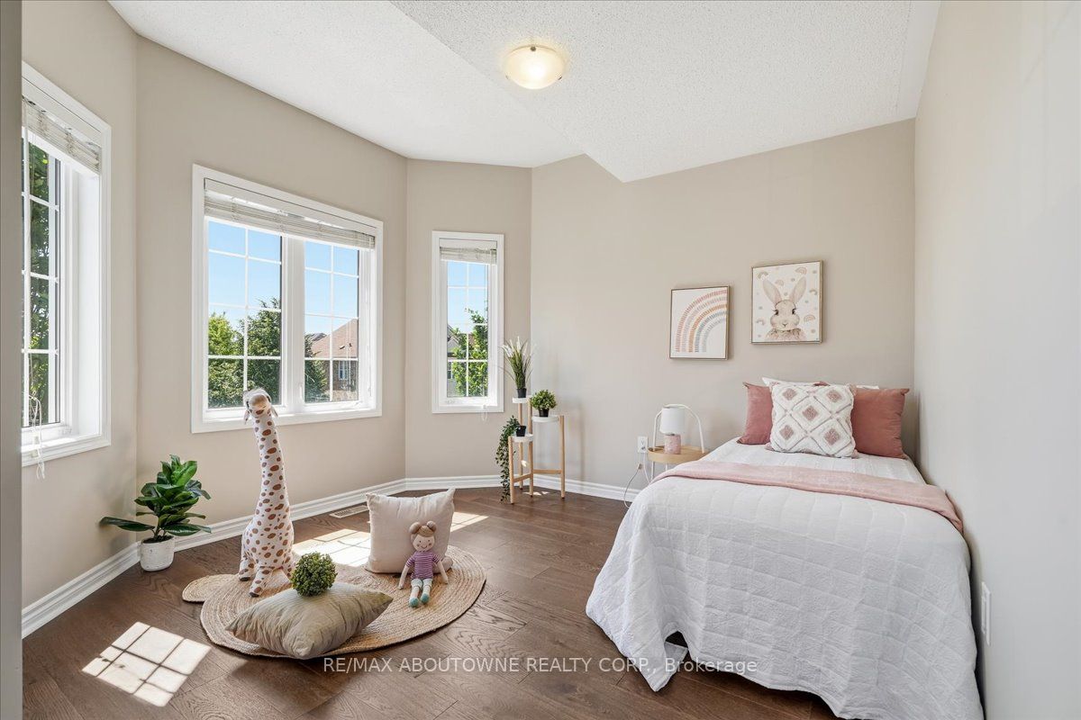 2383 Calloway Drive, Oakville ‣ W13444528 2383 Calloway Drive, Oakville ‣ W13444528
