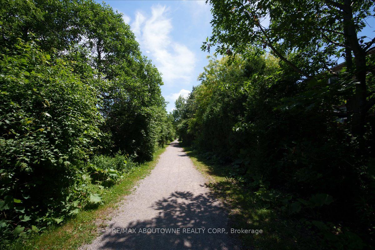 2383 Calloway Drive, Oakville ‣ W13444528 2383 Calloway Drive, Oakville ‣ W13444528