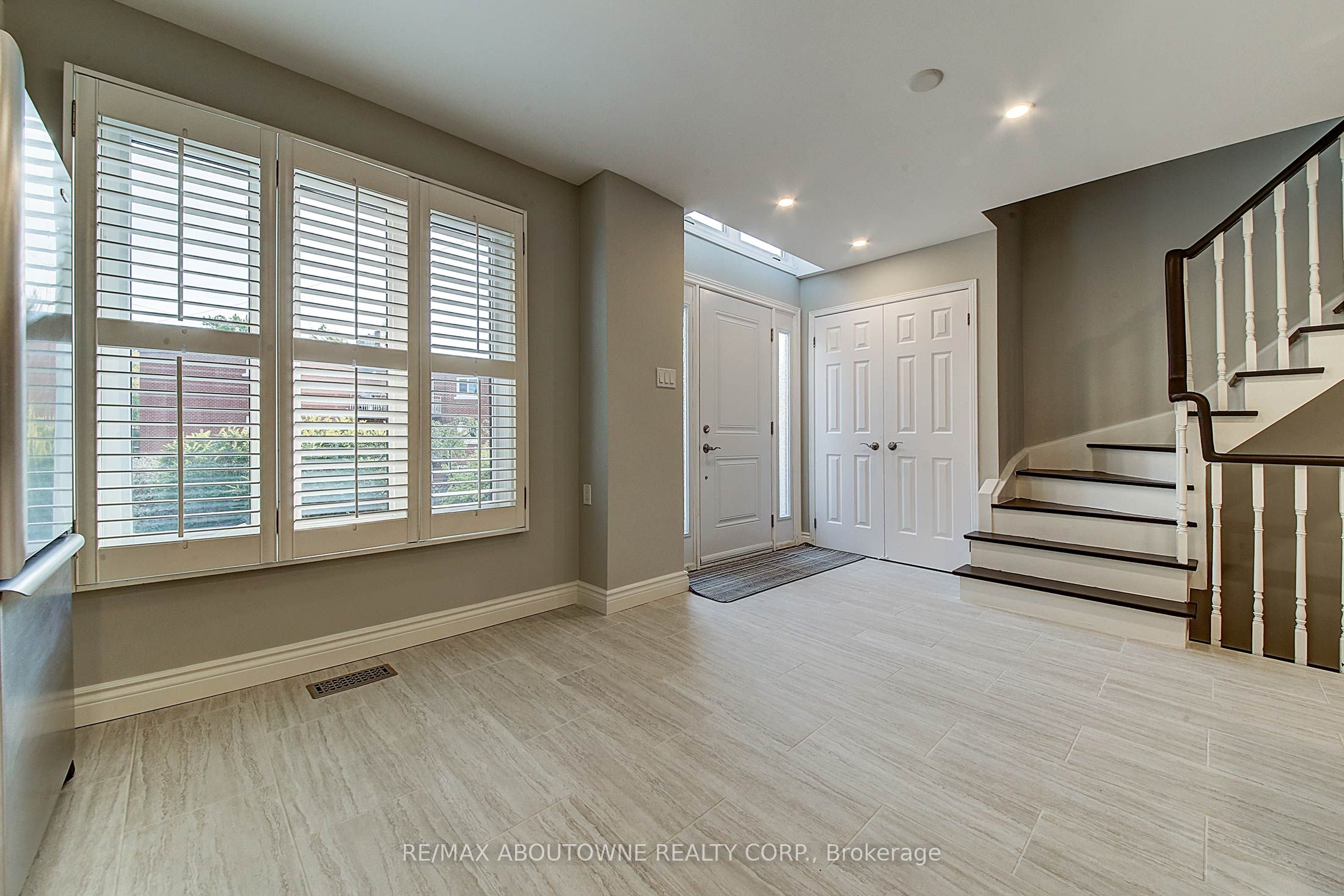 2353 Marine Drive, Oakville ‣ W13455486 2353 Marine Drive, Oakville ‣ W13455486