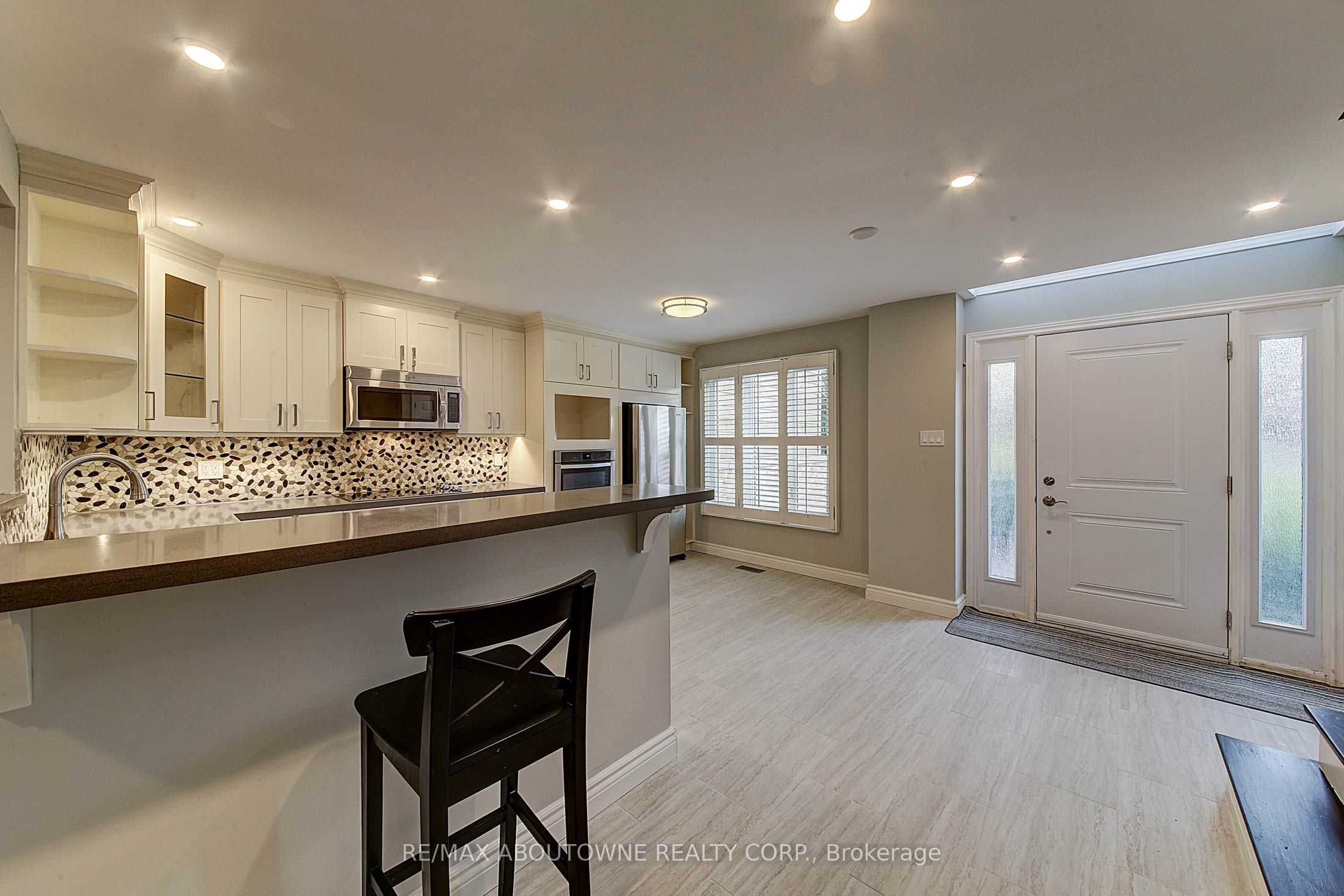 2353 Marine Drive, Oakville ‣ W13455486 2353 Marine Drive, Oakville ‣ W13455486