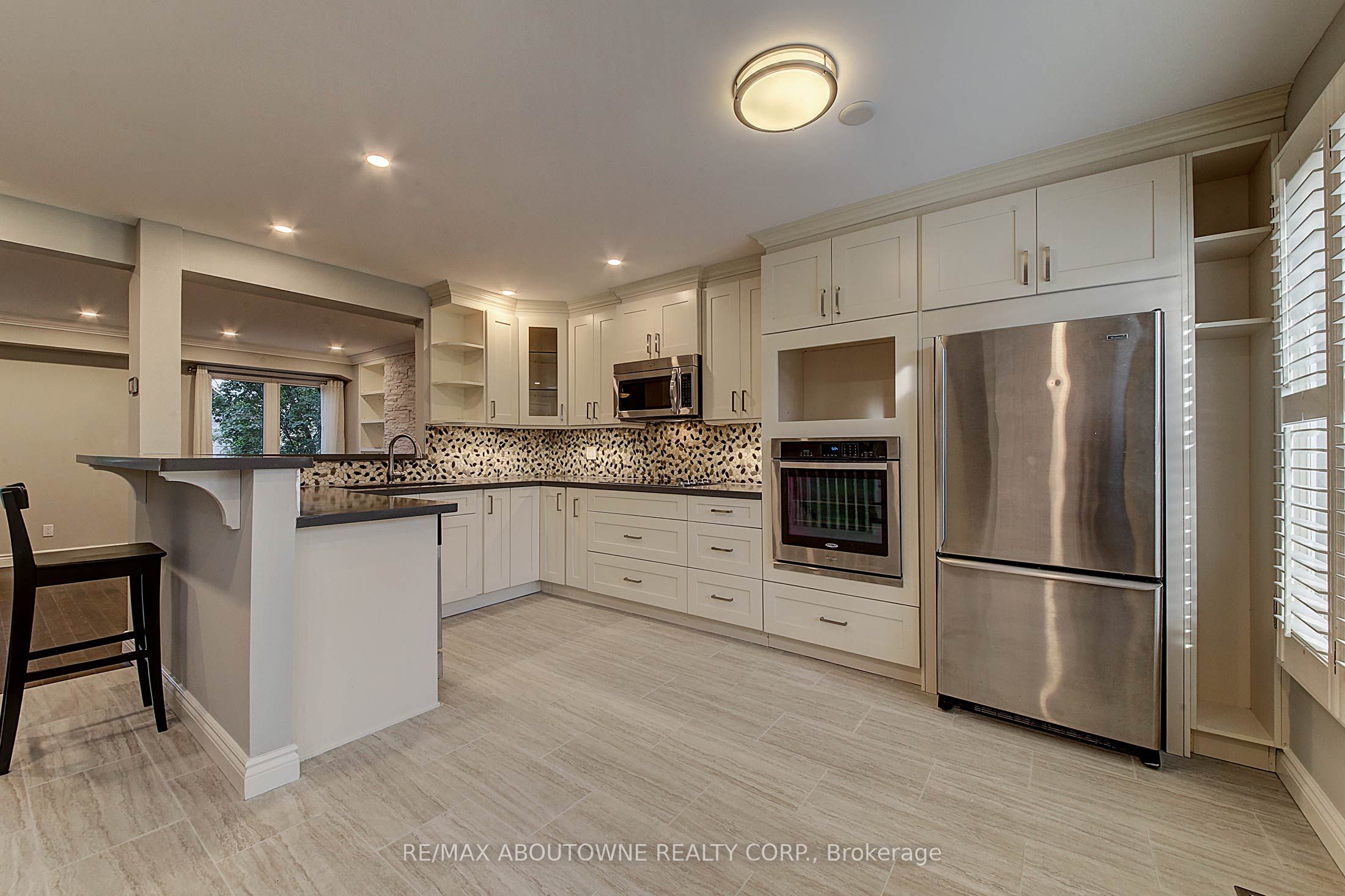 2353 Marine Drive, Oakville ‣ W13455486 2353 Marine Drive, Oakville ‣ W13455486