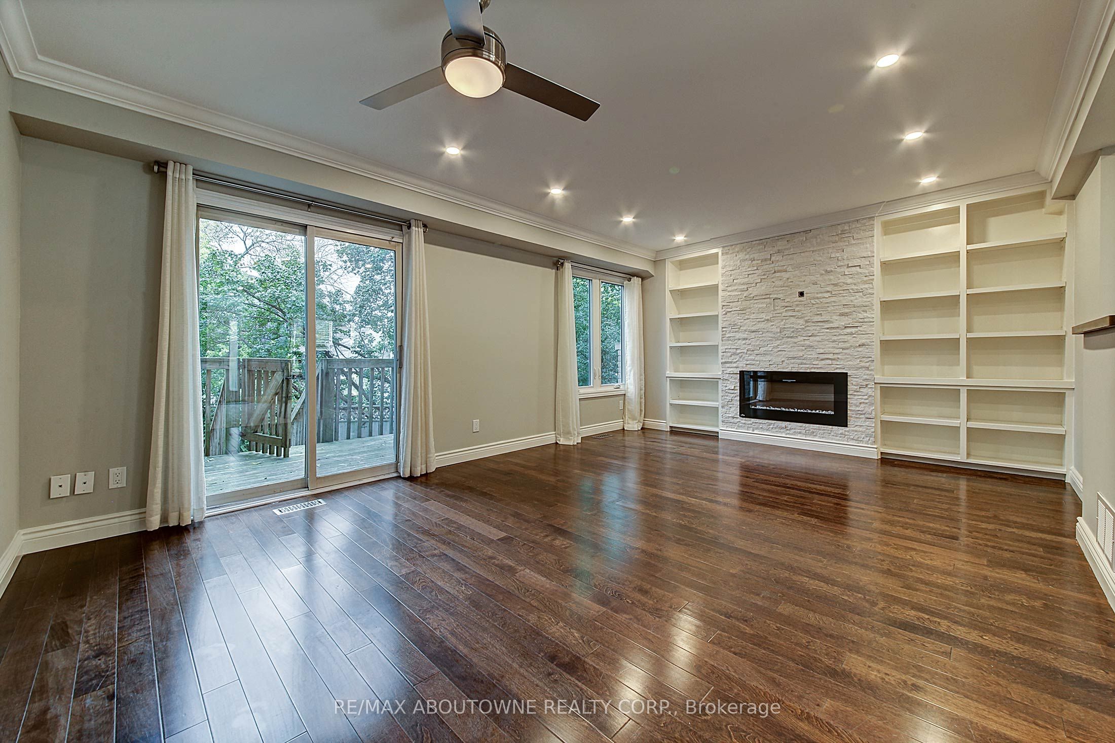 2353 Marine Drive, Oakville ‣ W13455486 2353 Marine Drive, Oakville ‣ W13455486