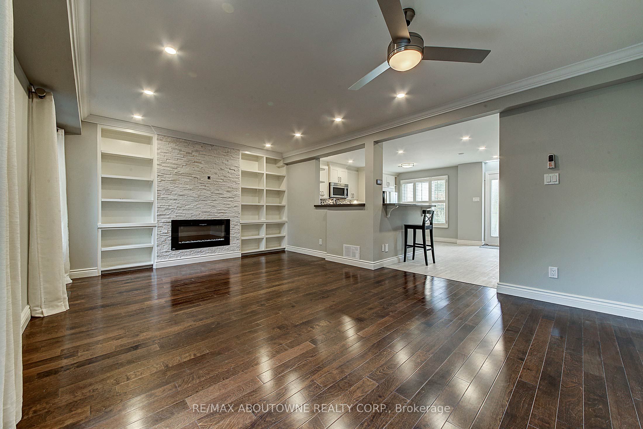 2353 Marine Drive, Oakville ‣ W13455486 2353 Marine Drive, Oakville ‣ W13455486