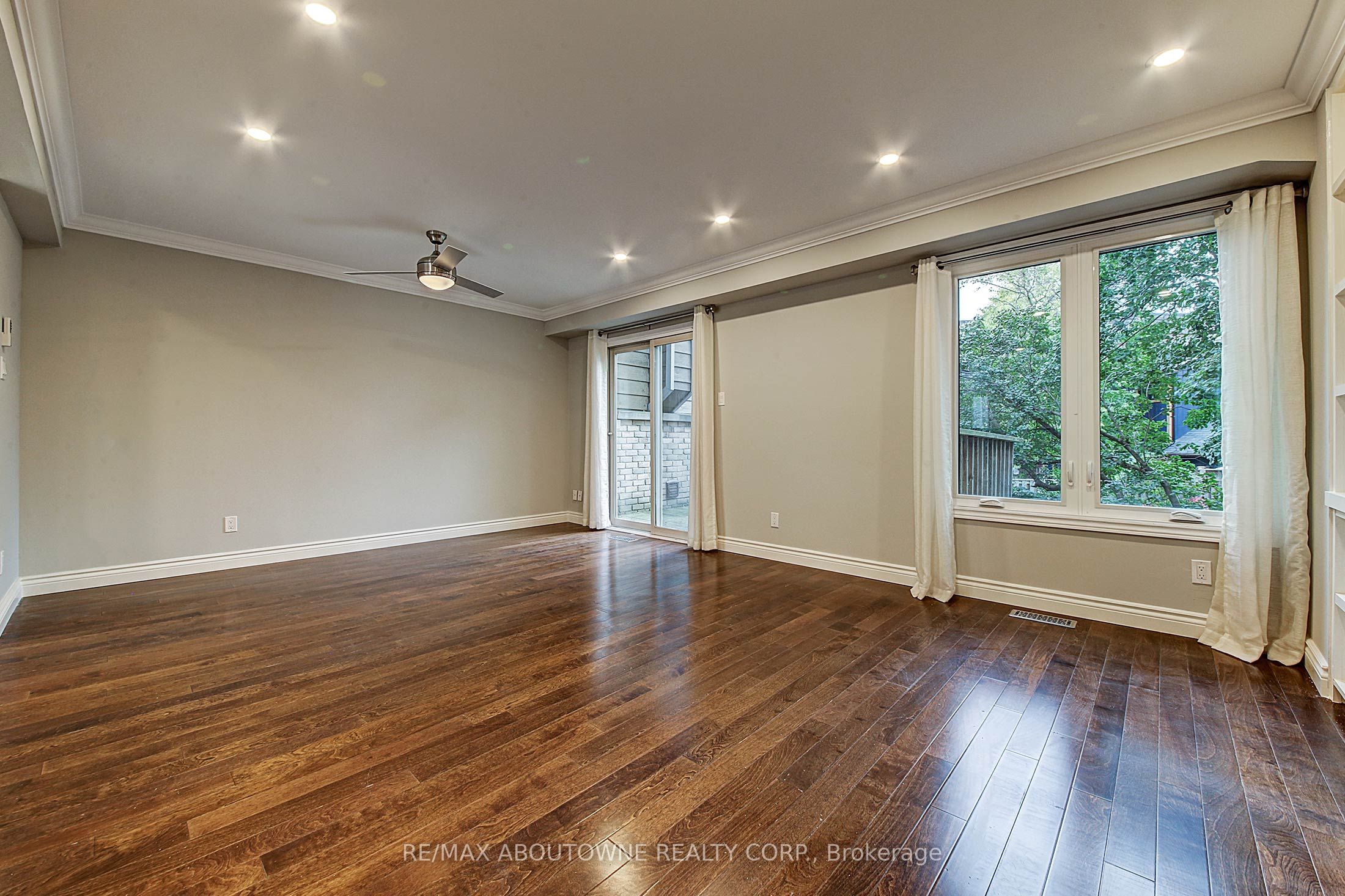 2353 Marine Drive, Oakville ‣ W13455486 2353 Marine Drive, Oakville ‣ W13455486