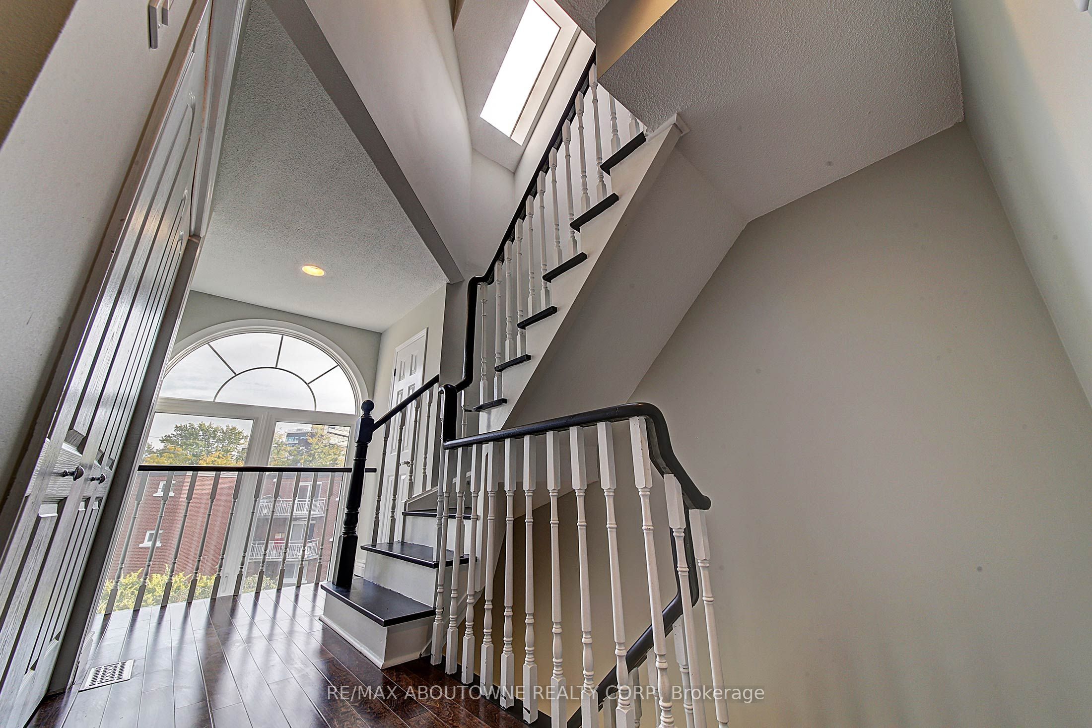 2353 Marine Drive, Oakville ‣ W13455486 2353 Marine Drive, Oakville ‣ W13455486