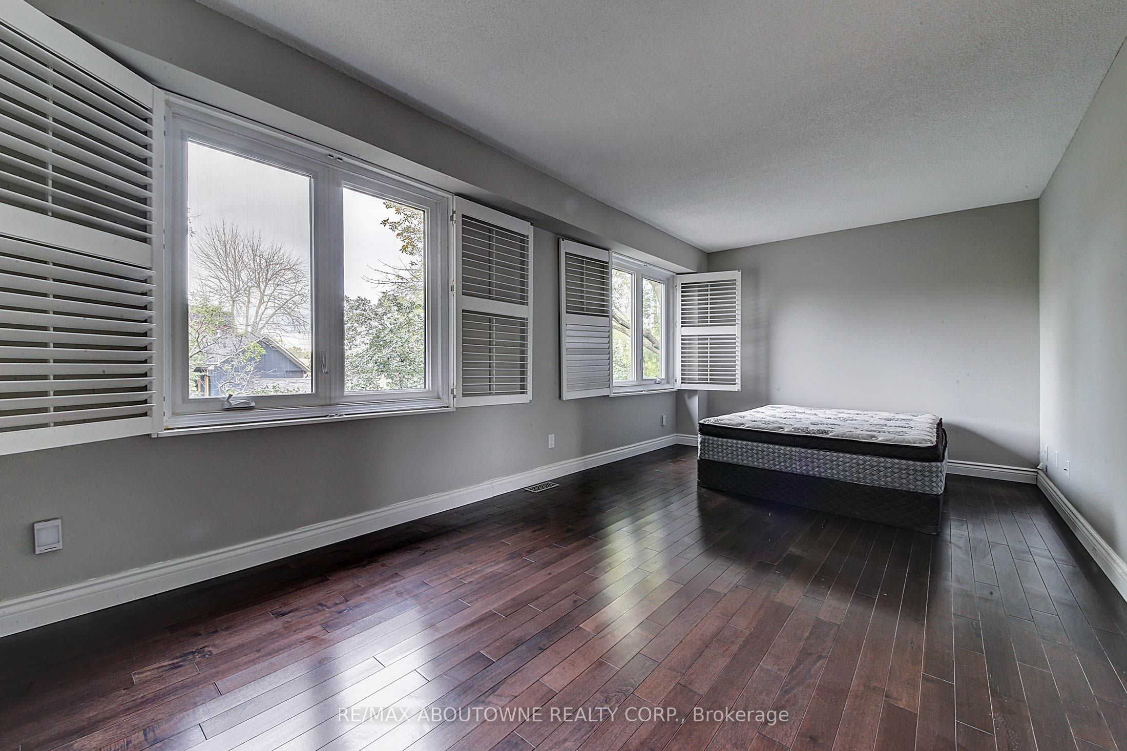 2353 Marine Drive, Oakville ‣ W13455486 2353 Marine Drive, Oakville ‣ W13455486