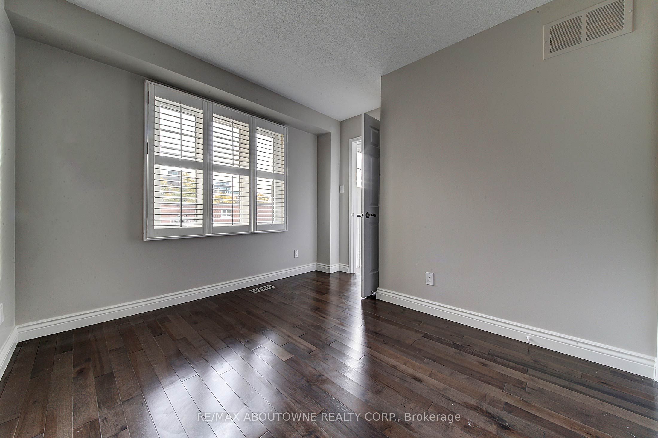 2353 Marine Drive, Oakville ‣ W13455486 2353 Marine Drive, Oakville ‣ W13455486