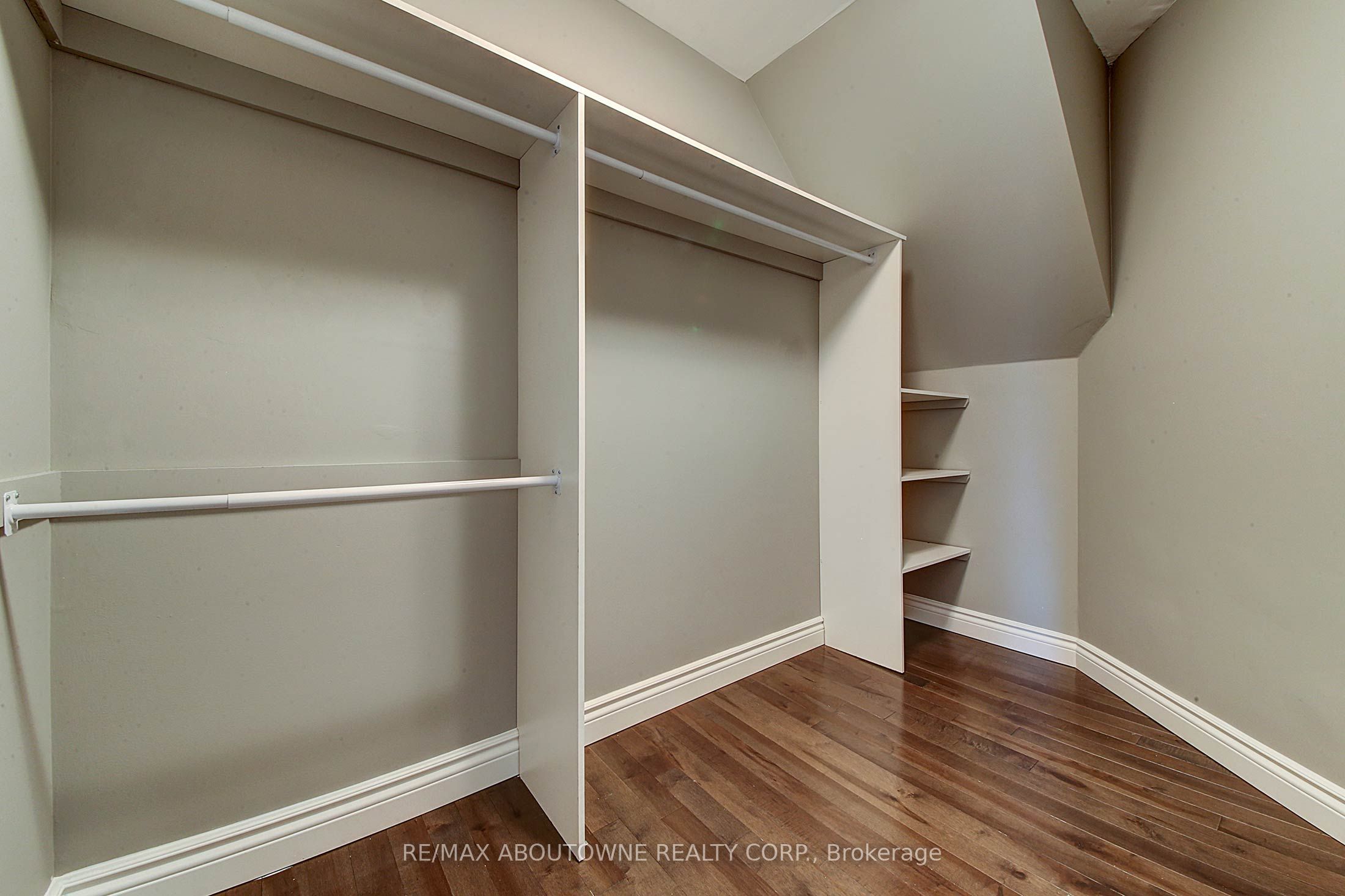 2353 Marine Drive, Oakville ‣ W13455486 2353 Marine Drive, Oakville ‣ W13455486