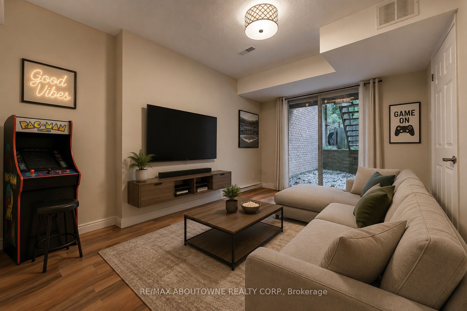 2353 Marine Drive, Oakville ‣ W13455486 2353 Marine Drive, Oakville ‣ W13455486