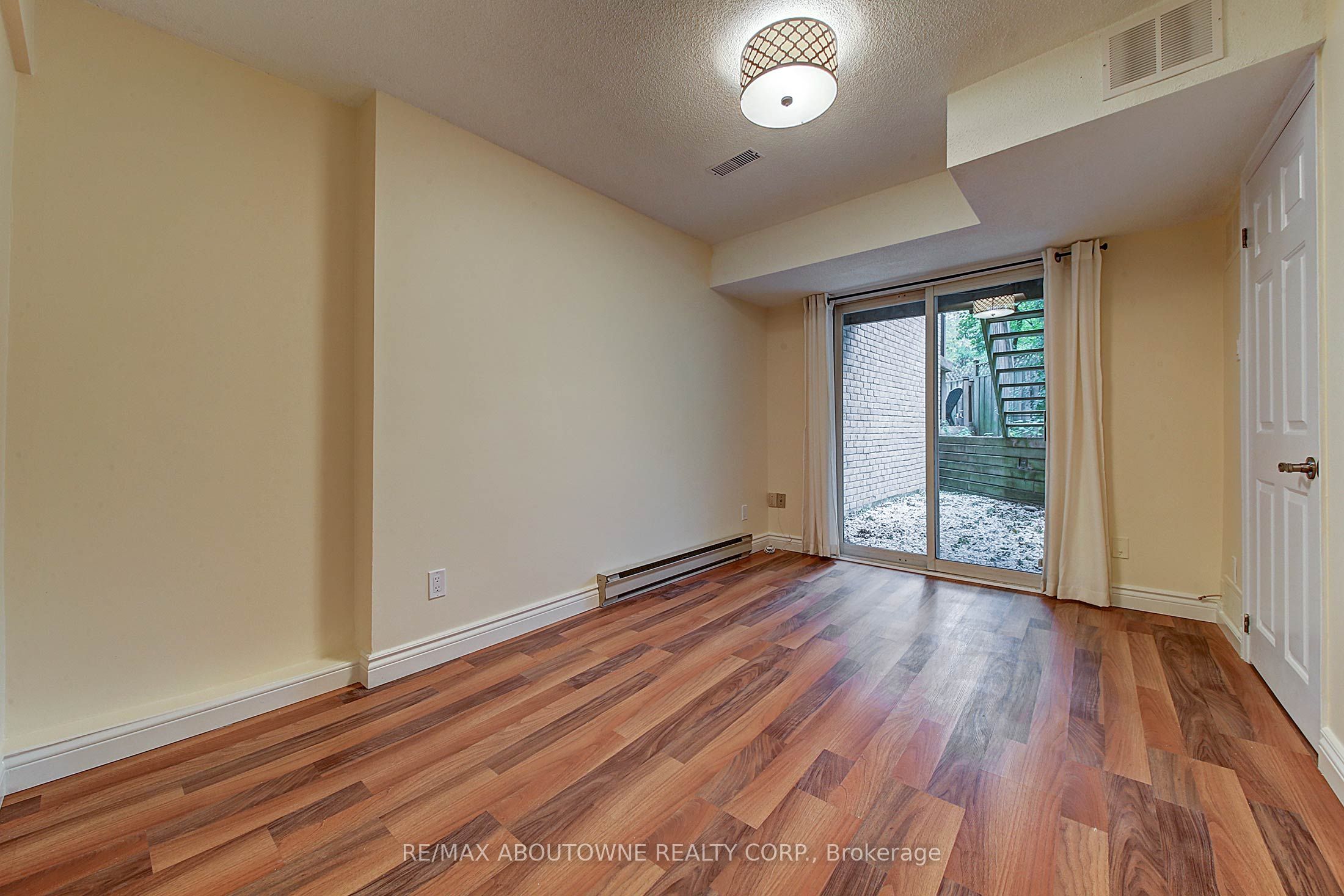 2353 Marine Drive, Oakville ‣ W13455486 2353 Marine Drive, Oakville ‣ W13455486