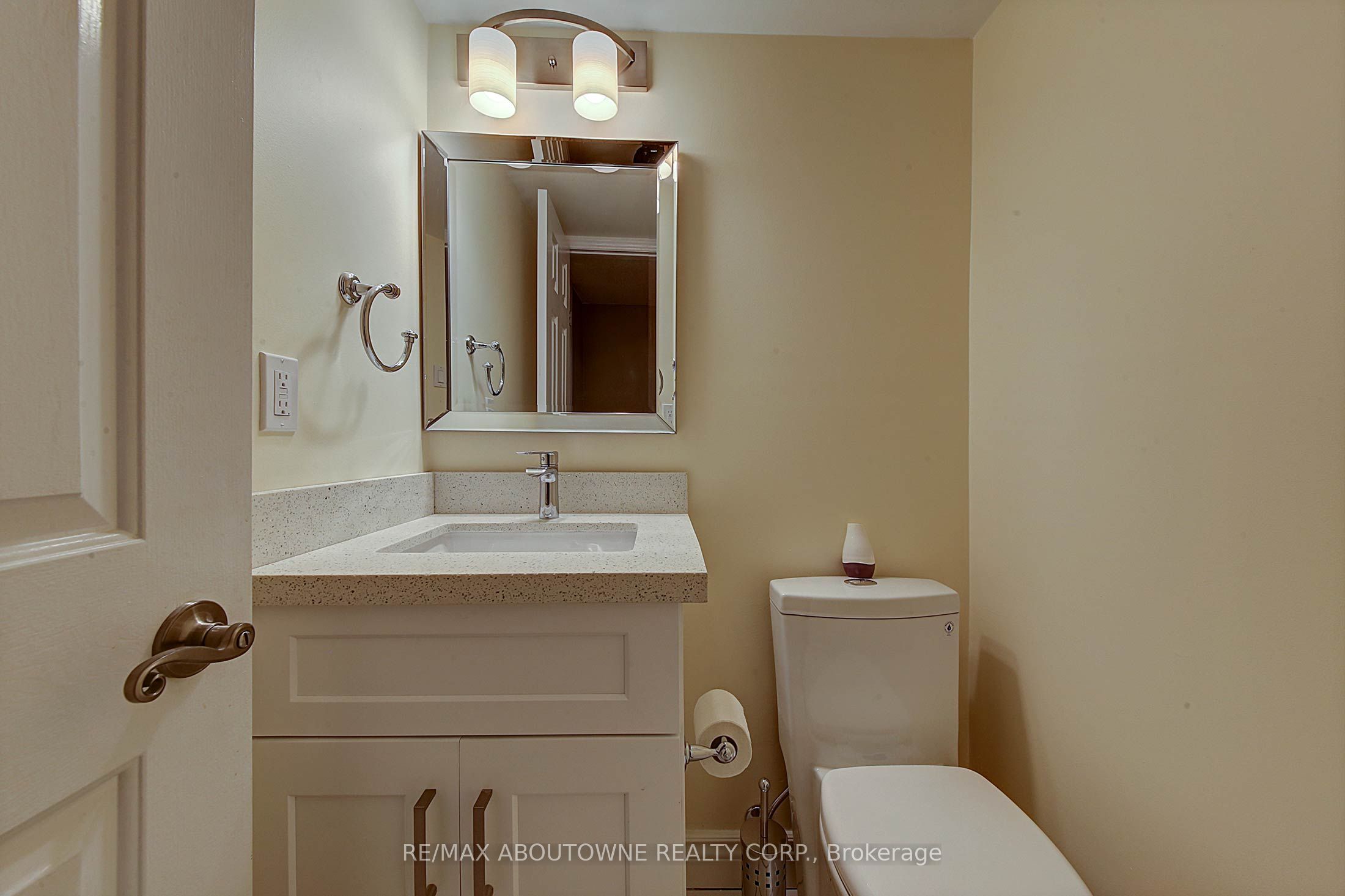 2353 Marine Drive, Oakville ‣ W13455486 2353 Marine Drive, Oakville ‣ W13455486