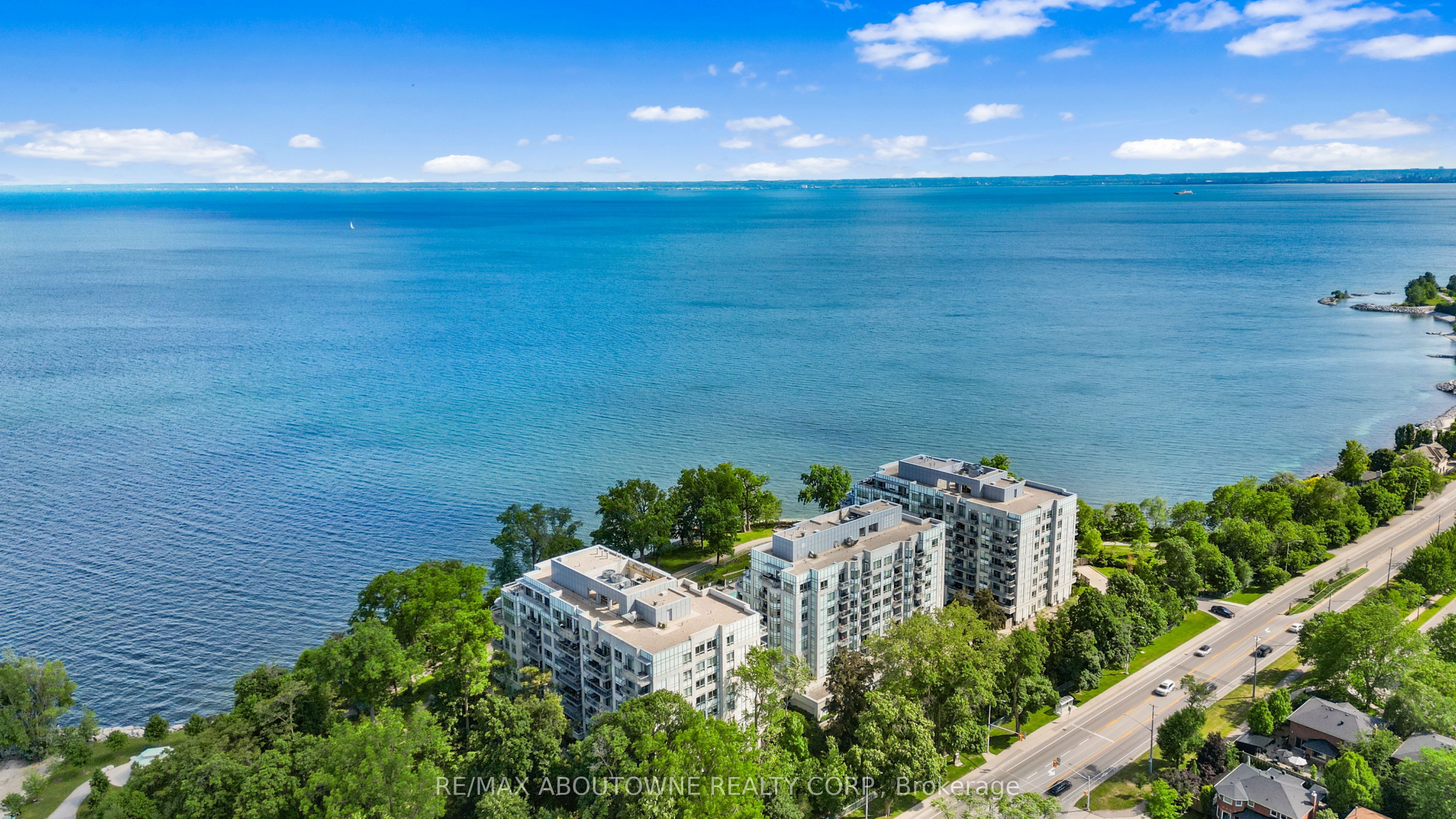 5 – 3500 Lakeshore Road, Oakville ‣ W13455778 5 – 3500 Lakeshore Road, Oakville ‣ W13455778