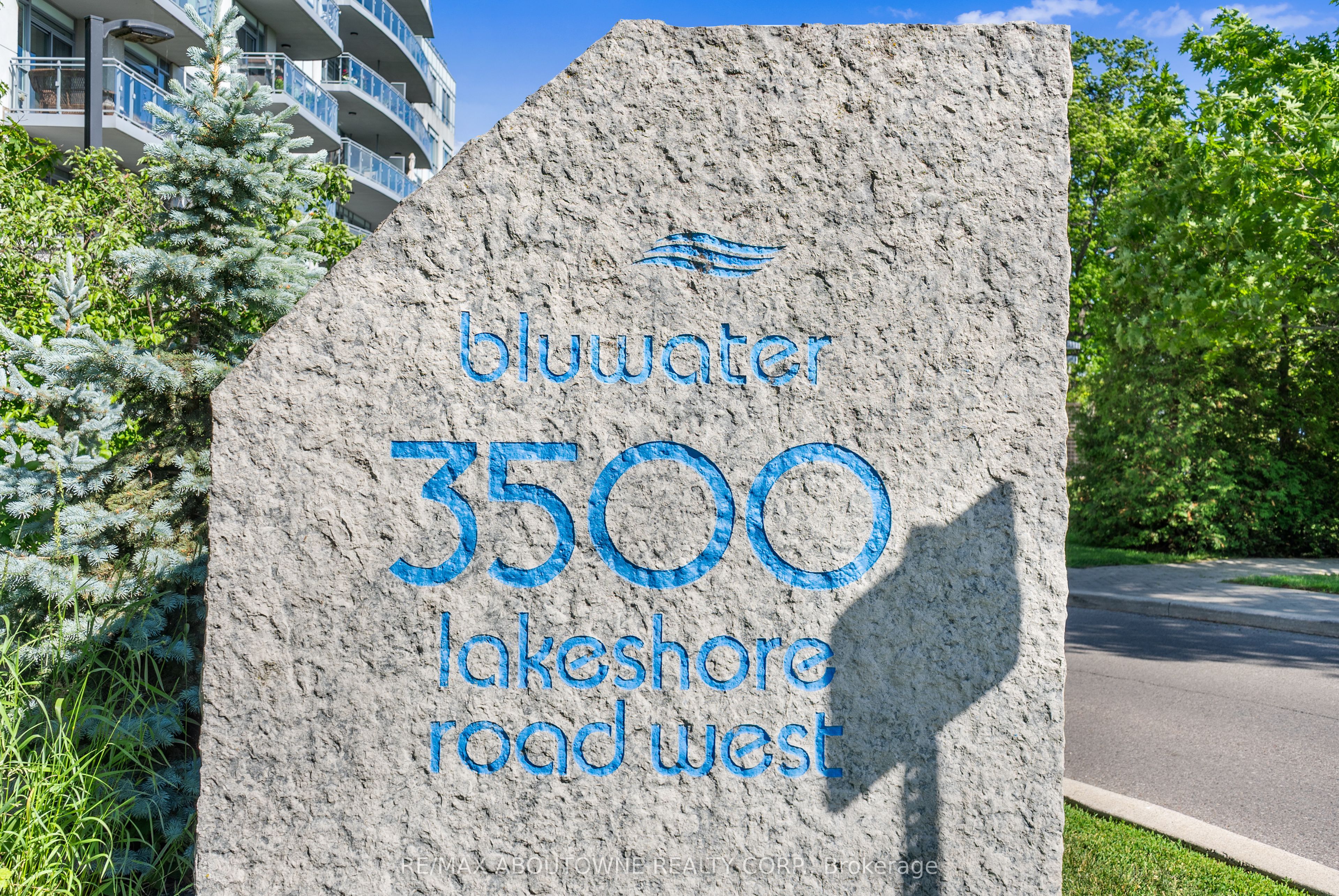 5 – 3500 Lakeshore Road, Oakville ‣ W13455778 5 – 3500 Lakeshore Road, Oakville ‣ W13455778
