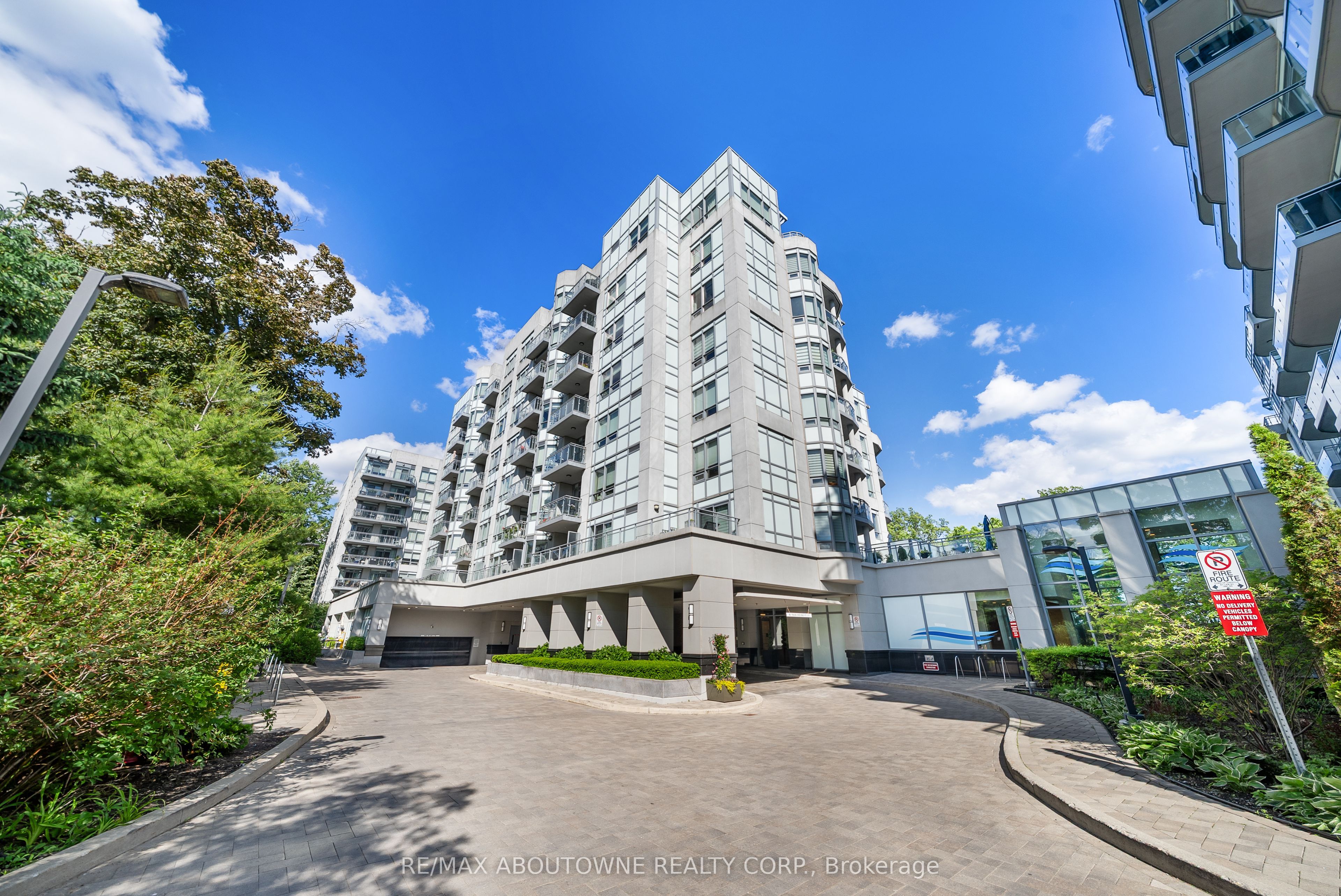 5 – 3500 Lakeshore Road, Oakville ‣ W13455778 5 – 3500 Lakeshore Road, Oakville ‣ W13455778