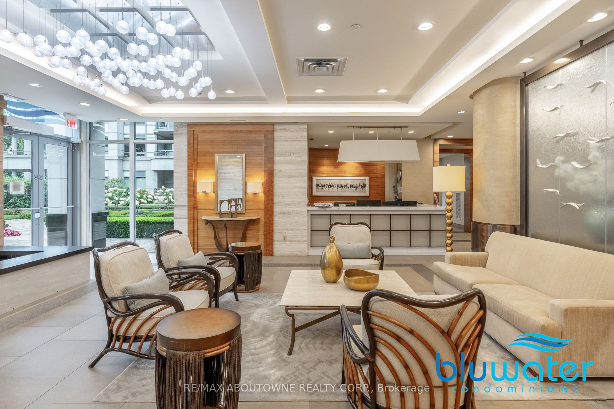 5 – 3500 Lakeshore Road, Oakville ‣ W13455778 5 – 3500 Lakeshore Road, Oakville ‣ W13455778