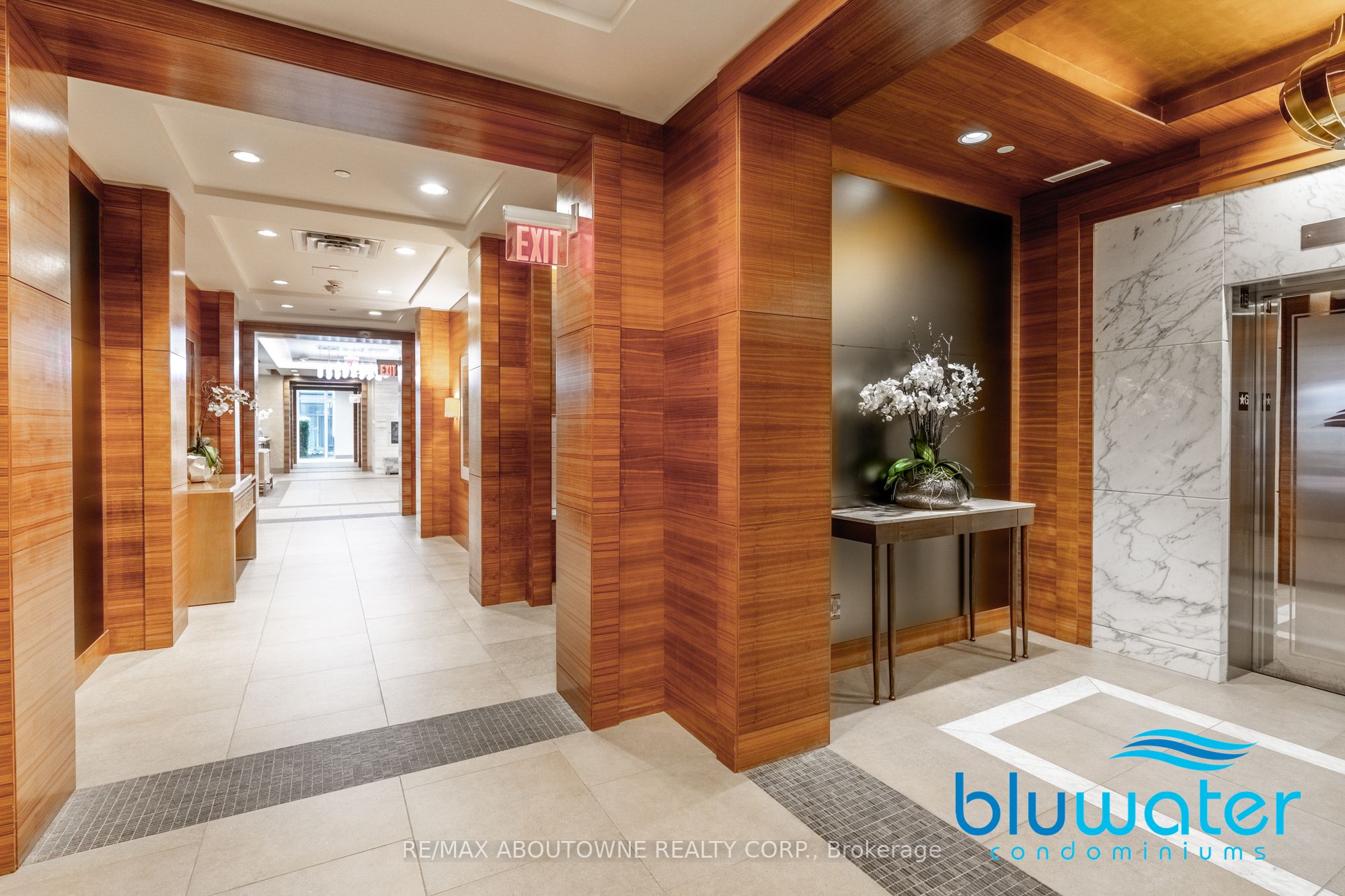 5 – 3500 Lakeshore Road, Oakville ‣ W13455778 5 – 3500 Lakeshore Road, Oakville ‣ W13455778