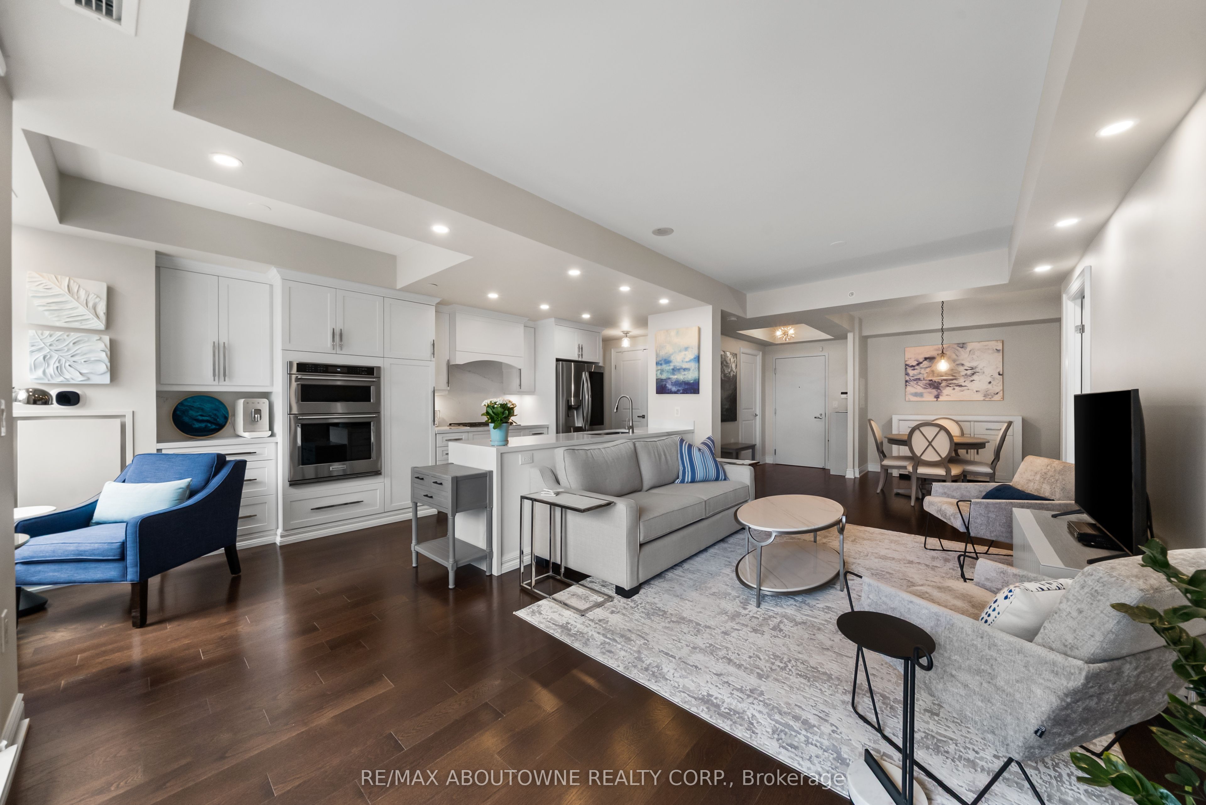 5 – 3500 Lakeshore Road, Oakville ‣ W13455778 5 – 3500 Lakeshore Road, Oakville ‣ W13455778