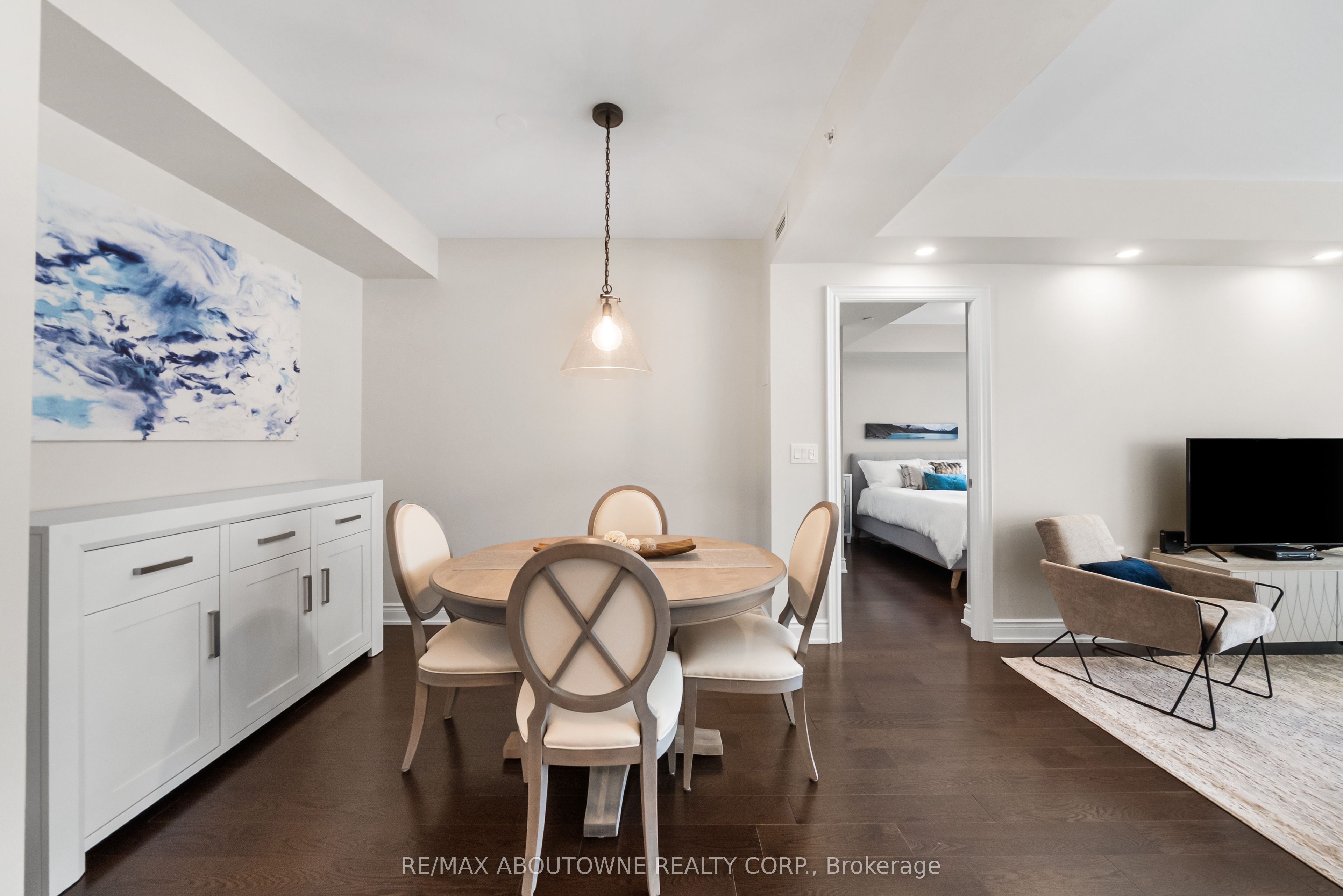 5 – 3500 Lakeshore Road, Oakville ‣ W13455778 5 – 3500 Lakeshore Road, Oakville ‣ W13455778