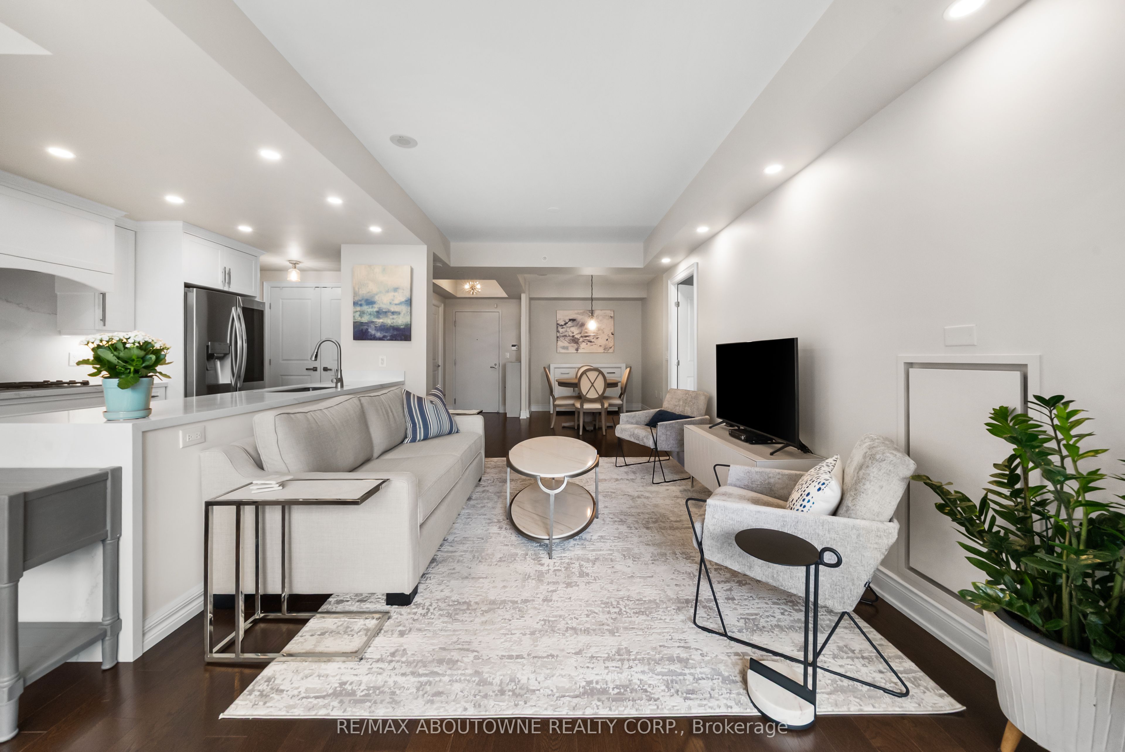 5 – 3500 Lakeshore Road, Oakville ‣ W13455778 5 – 3500 Lakeshore Road, Oakville ‣ W13455778