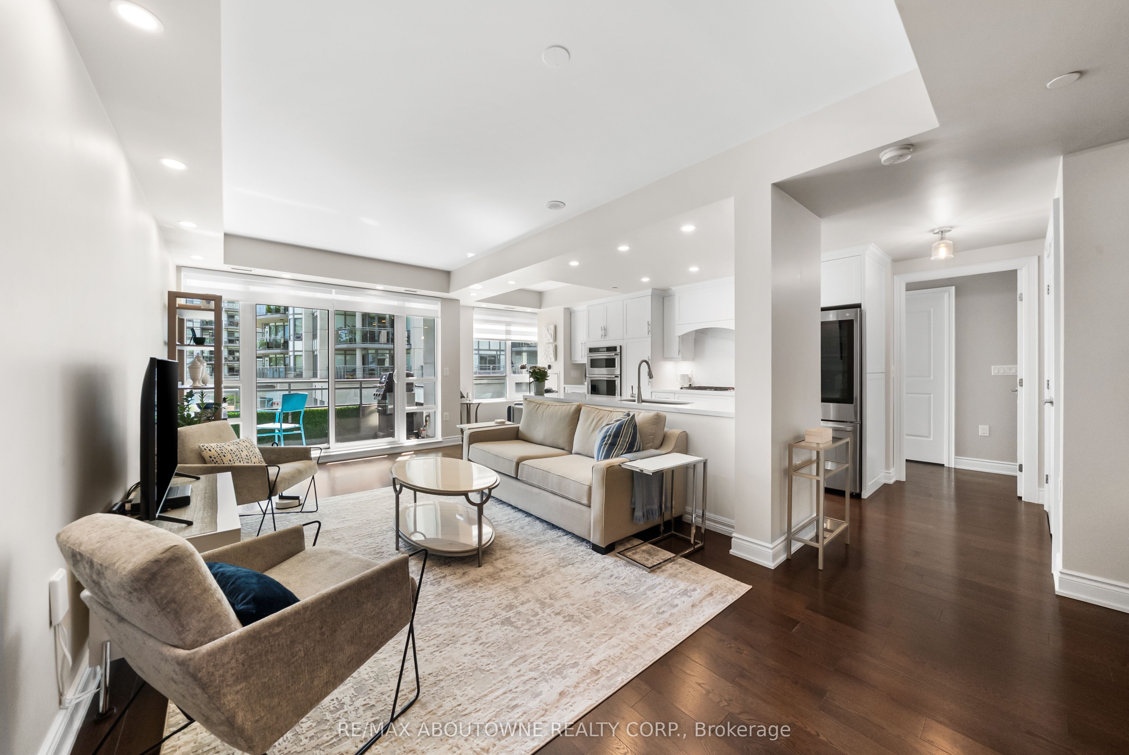 5 – 3500 Lakeshore Road, Oakville ‣ W13455778 5 – 3500 Lakeshore Road, Oakville ‣ W13455778