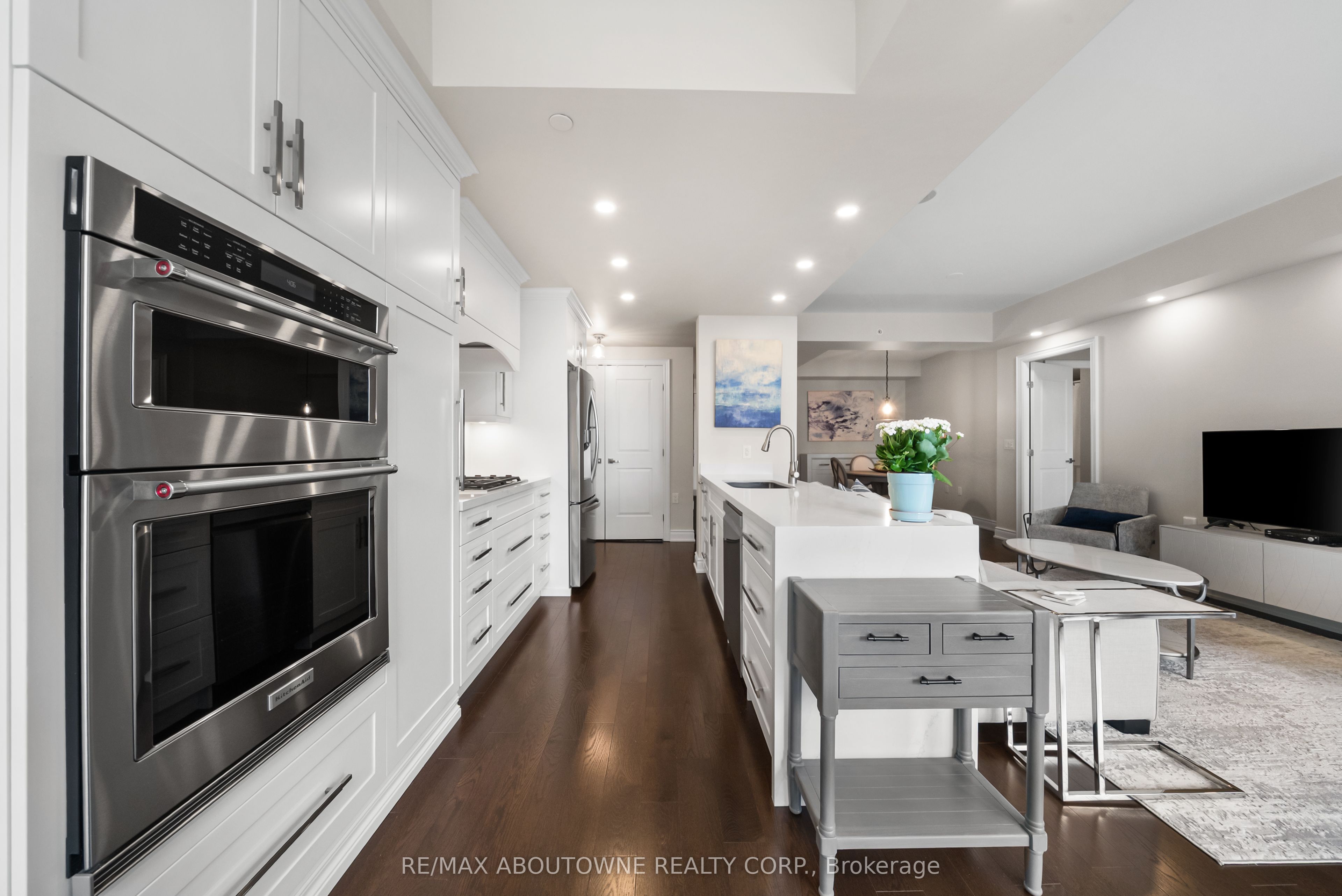 5 – 3500 Lakeshore Road, Oakville ‣ W13455778 5 – 3500 Lakeshore Road, Oakville ‣ W13455778