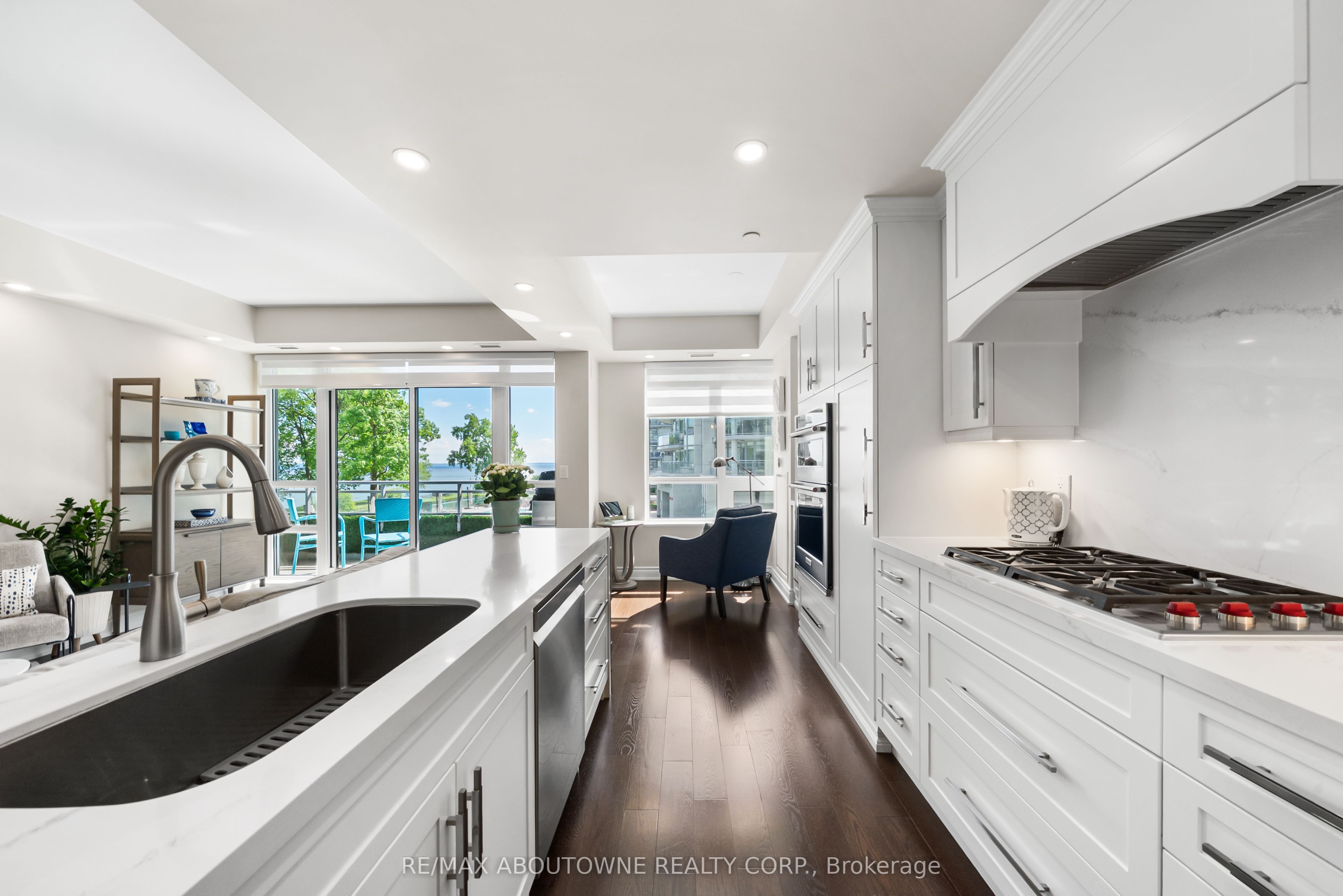 5 – 3500 Lakeshore Road, Oakville ‣ W13455778 5 – 3500 Lakeshore Road, Oakville ‣ W13455778