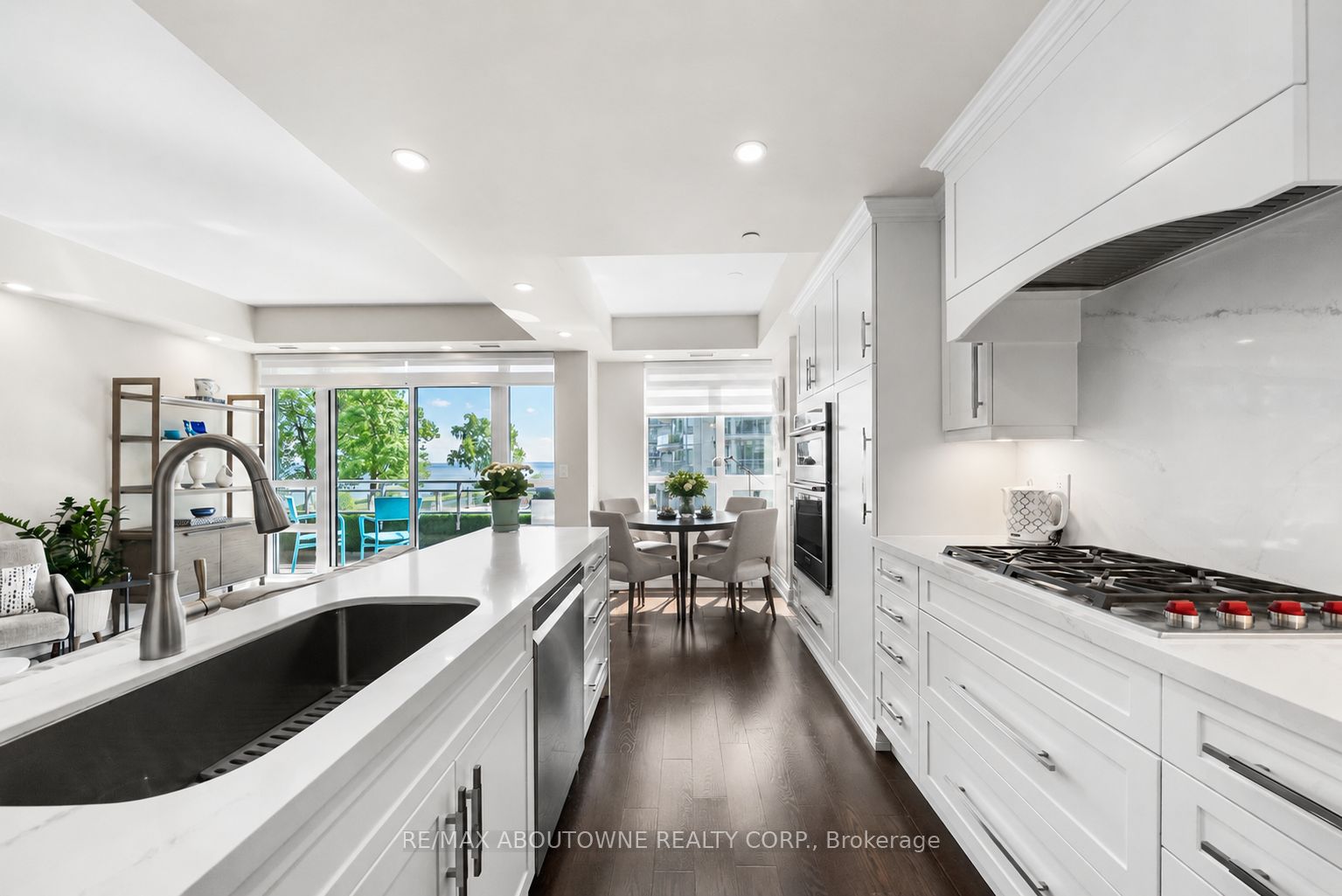 5 – 3500 Lakeshore Road, Oakville ‣ W13455778 5 – 3500 Lakeshore Road, Oakville ‣ W13455778