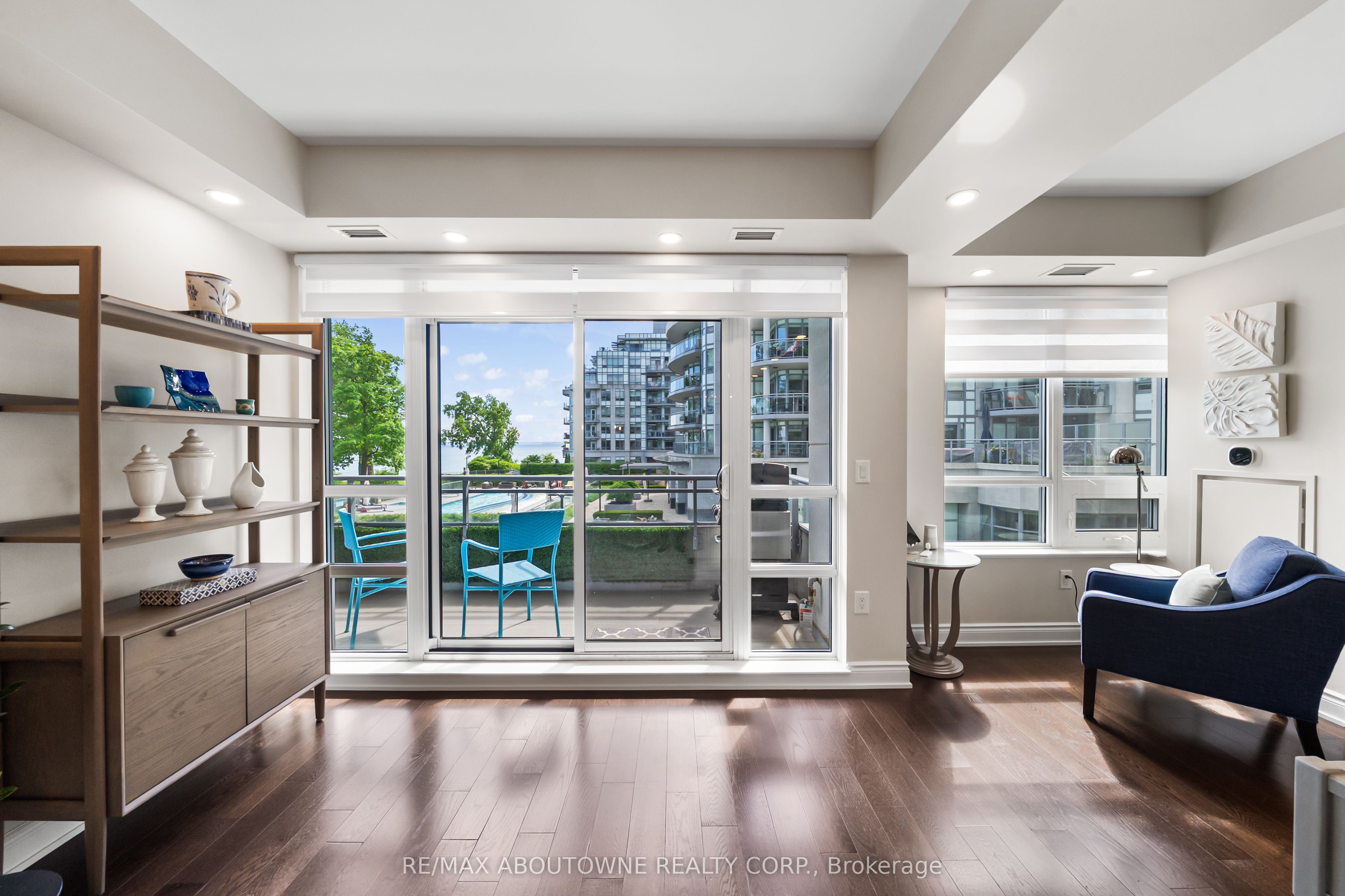 5 – 3500 Lakeshore Road, Oakville ‣ W13455778 5 – 3500 Lakeshore Road, Oakville ‣ W13455778