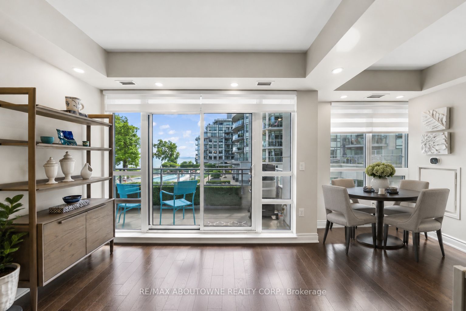 5 – 3500 Lakeshore Road, Oakville ‣ W13455778 5 – 3500 Lakeshore Road, Oakville ‣ W13455778