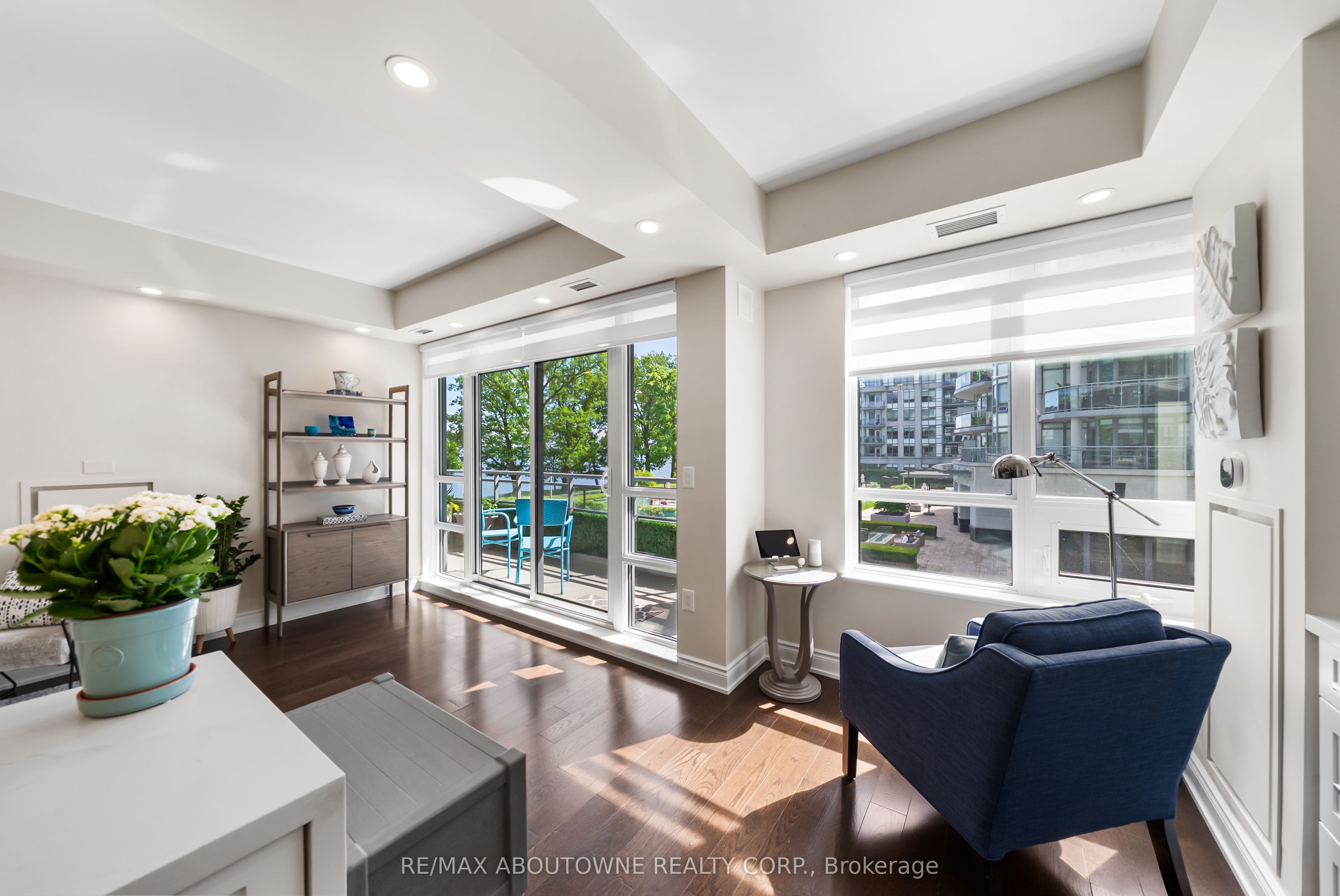 5 – 3500 Lakeshore Road, Oakville ‣ W13455778 5 – 3500 Lakeshore Road, Oakville ‣ W13455778