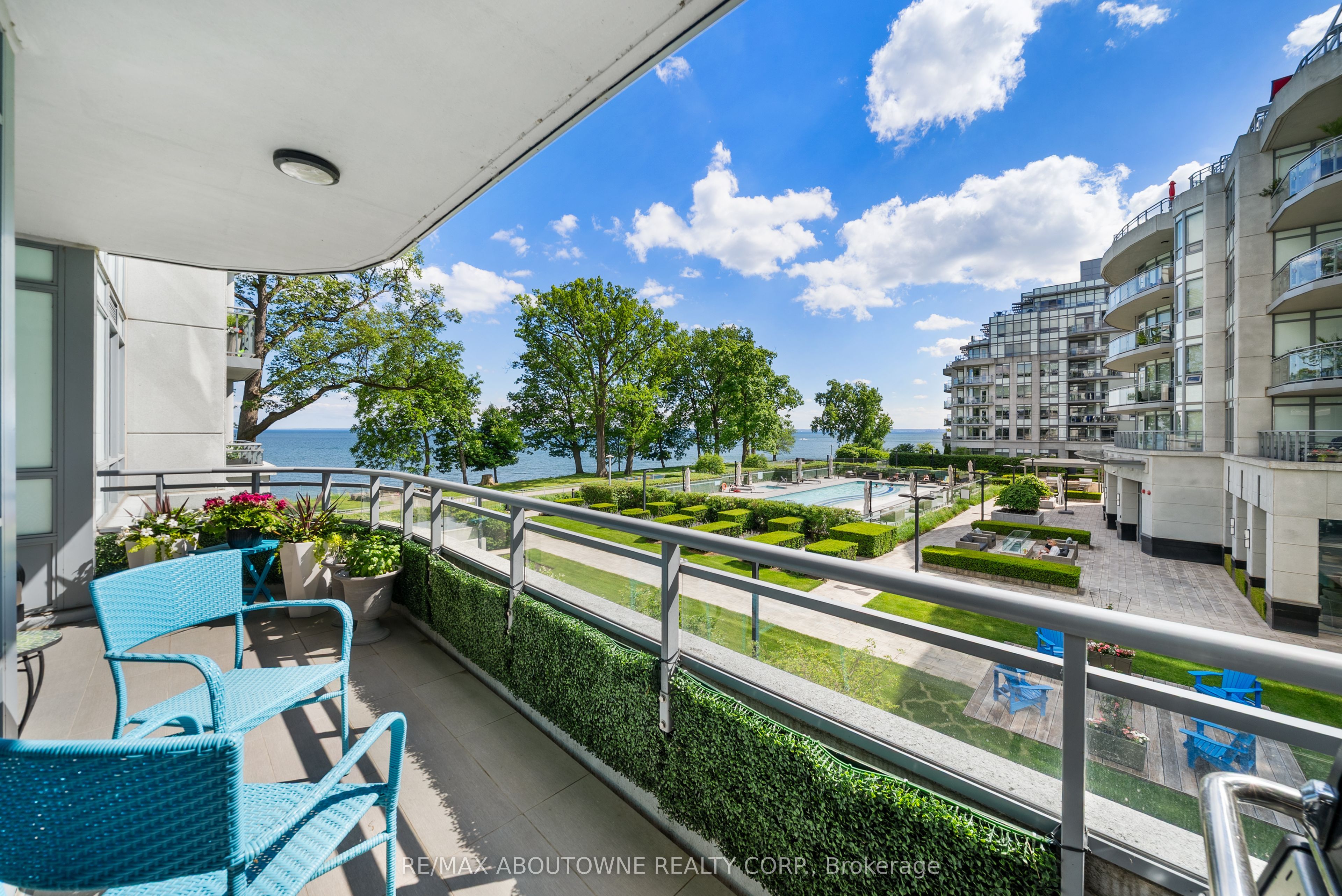 5 – 3500 Lakeshore Road, Oakville ‣ W13455778 5 – 3500 Lakeshore Road, Oakville ‣ W13455778