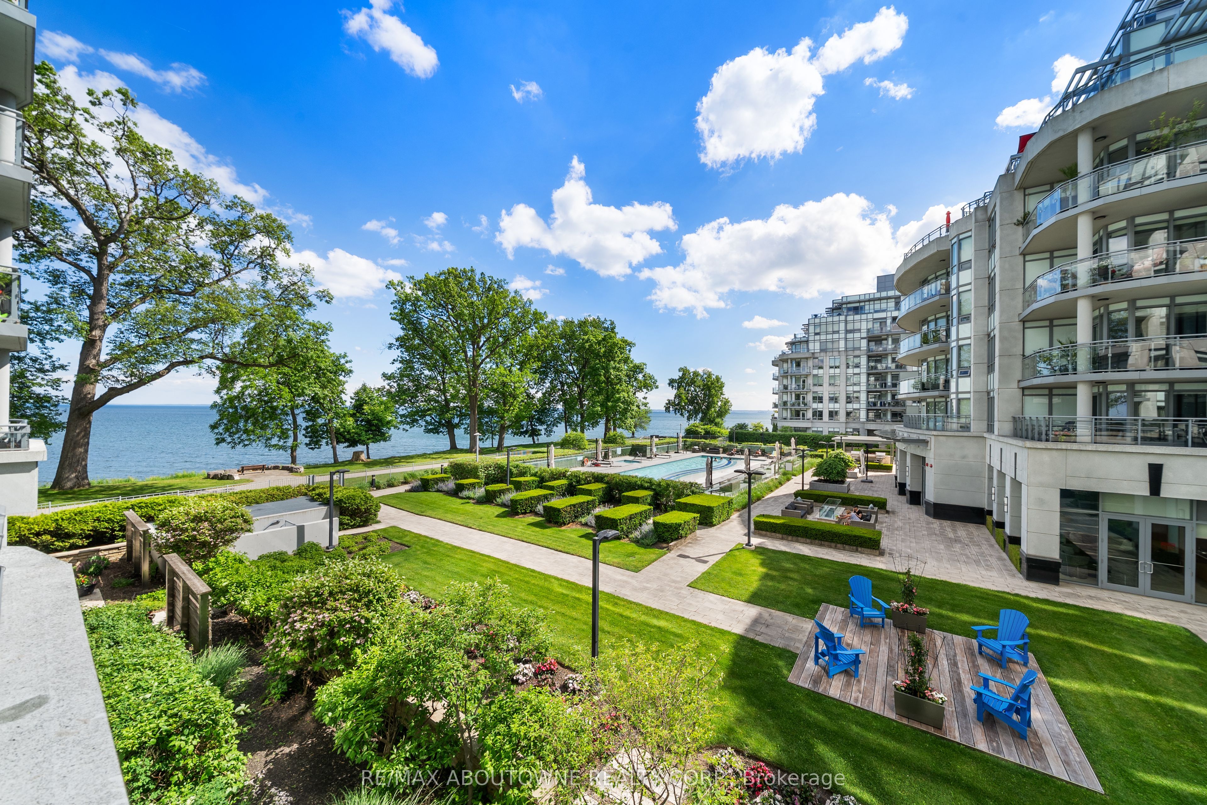 5 – 3500 Lakeshore Road, Oakville ‣ W13455778 5 – 3500 Lakeshore Road, Oakville ‣ W13455778