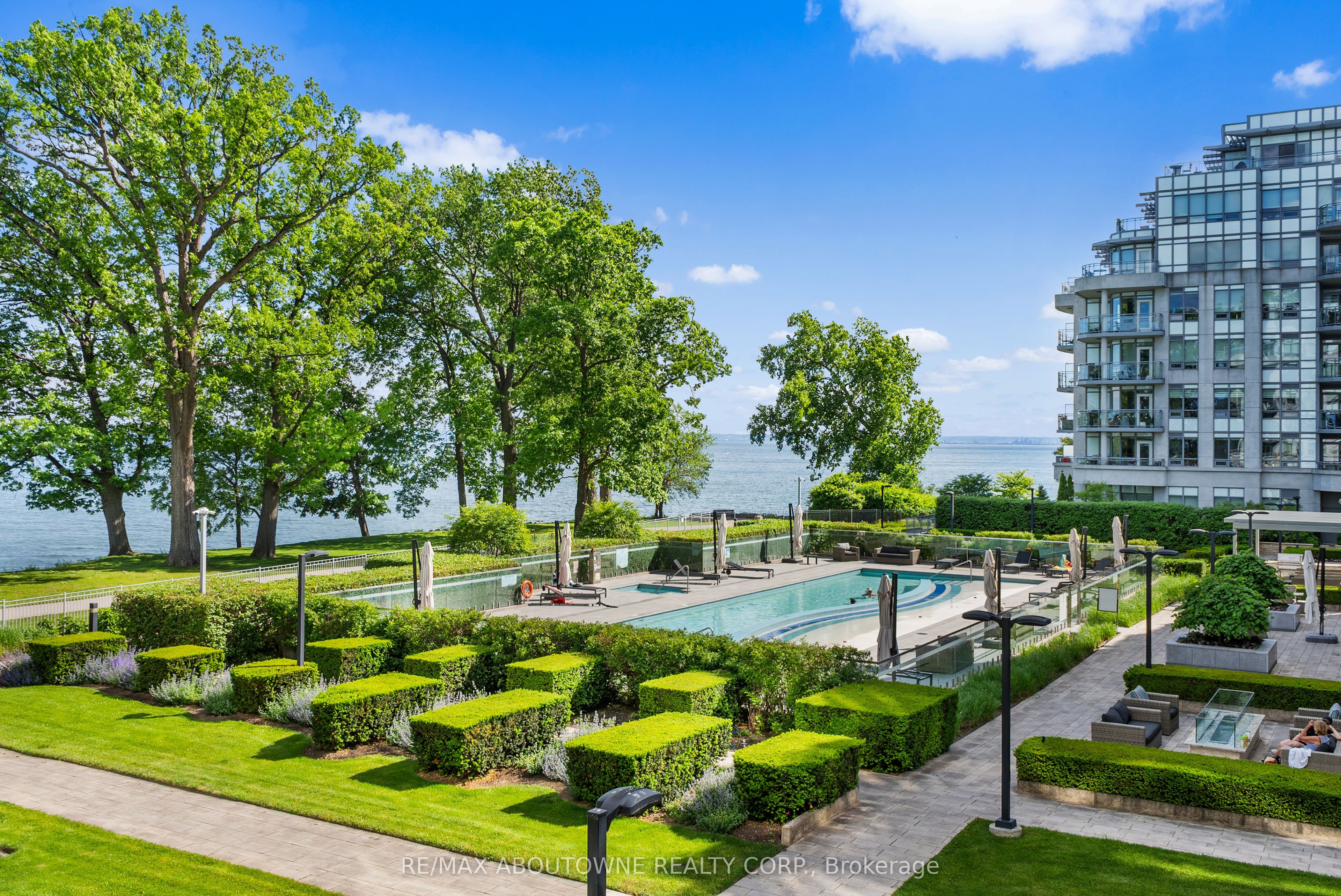 5 – 3500 Lakeshore Road, Oakville ‣ W13455778 5 – 3500 Lakeshore Road, Oakville ‣ W13455778
