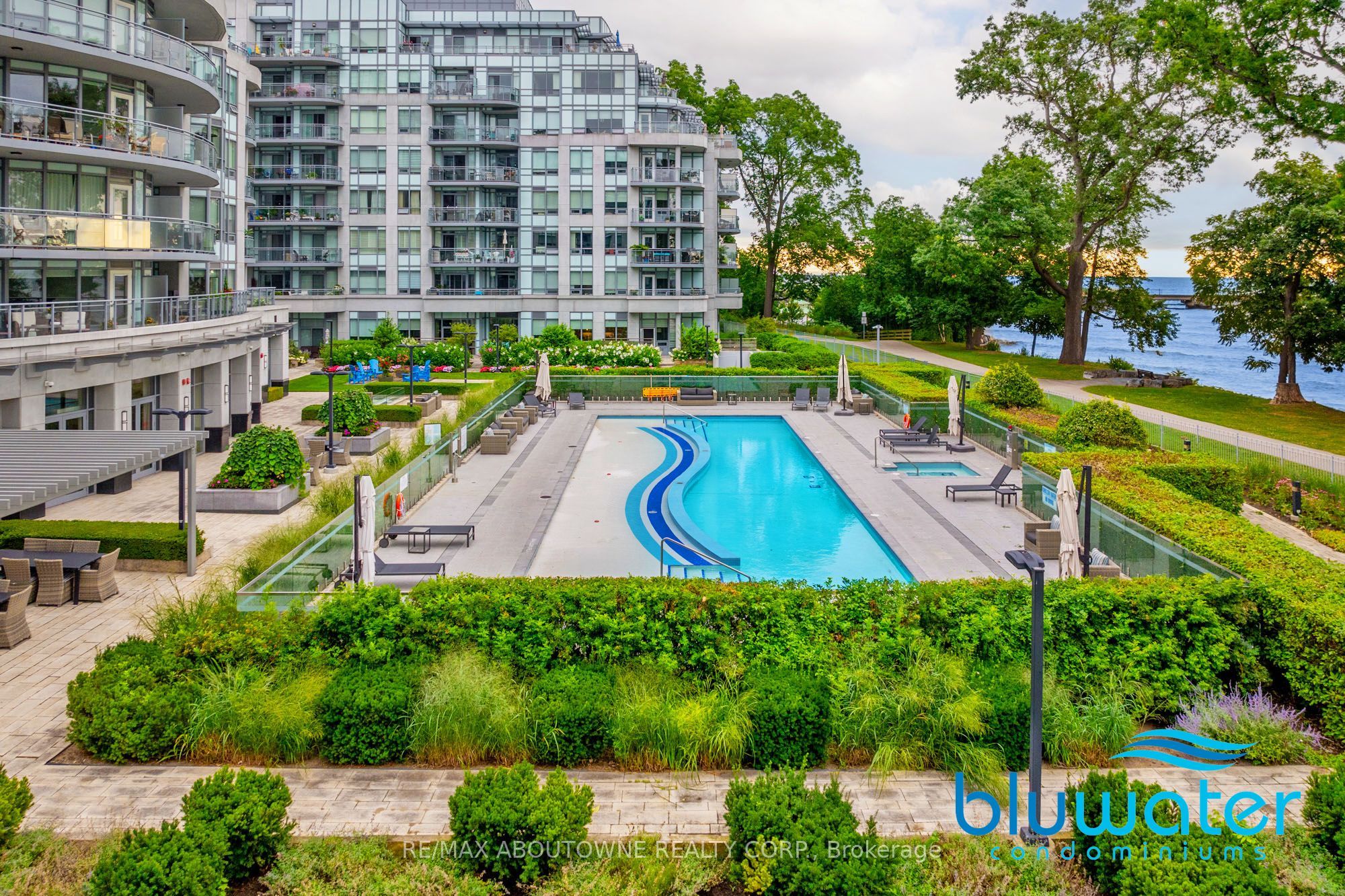 5 – 3500 Lakeshore Road, Oakville ‣ W13455778 5 – 3500 Lakeshore Road, Oakville ‣ W13455778