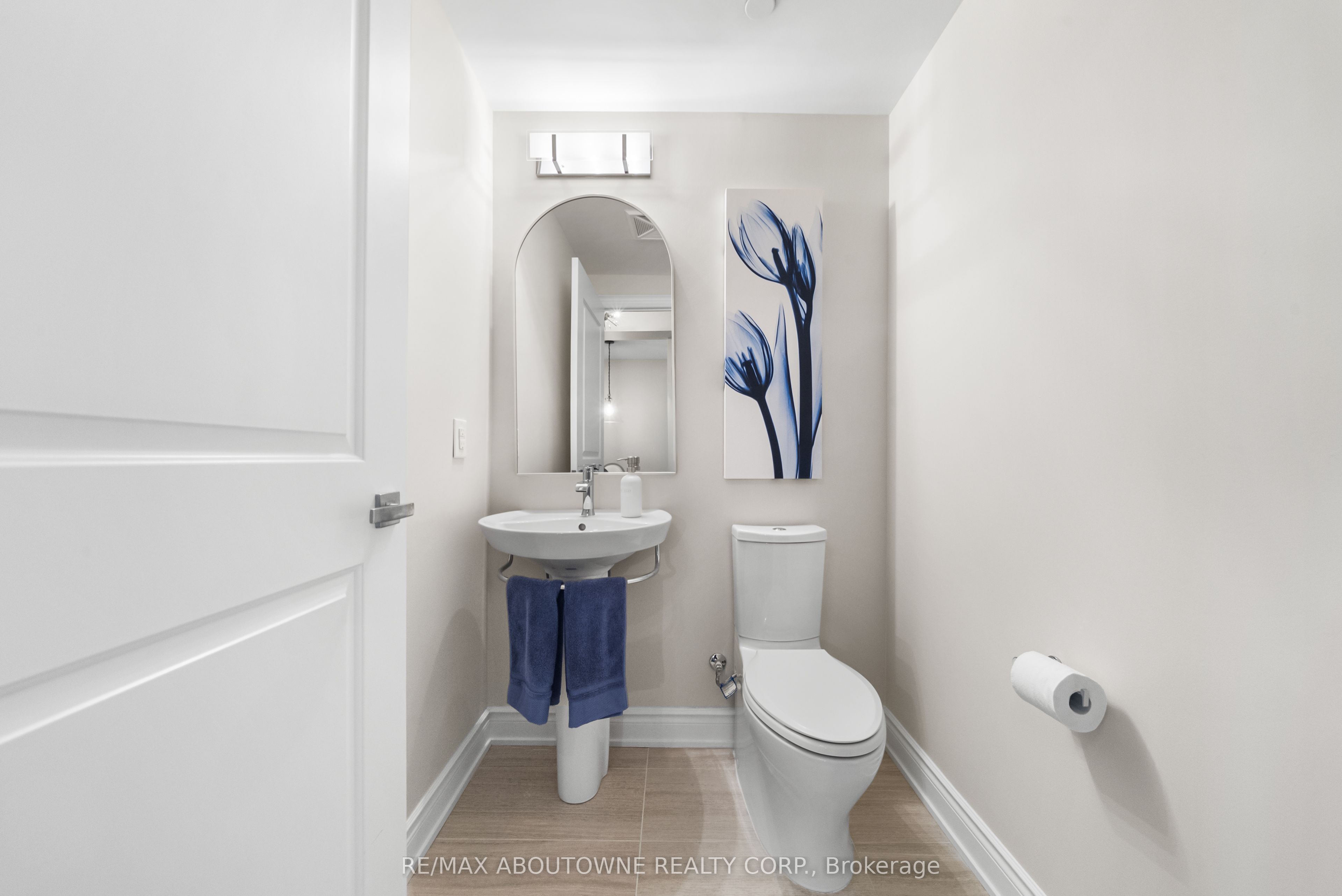 5 – 3500 Lakeshore Road, Oakville ‣ W13455778 5 – 3500 Lakeshore Road, Oakville ‣ W13455778