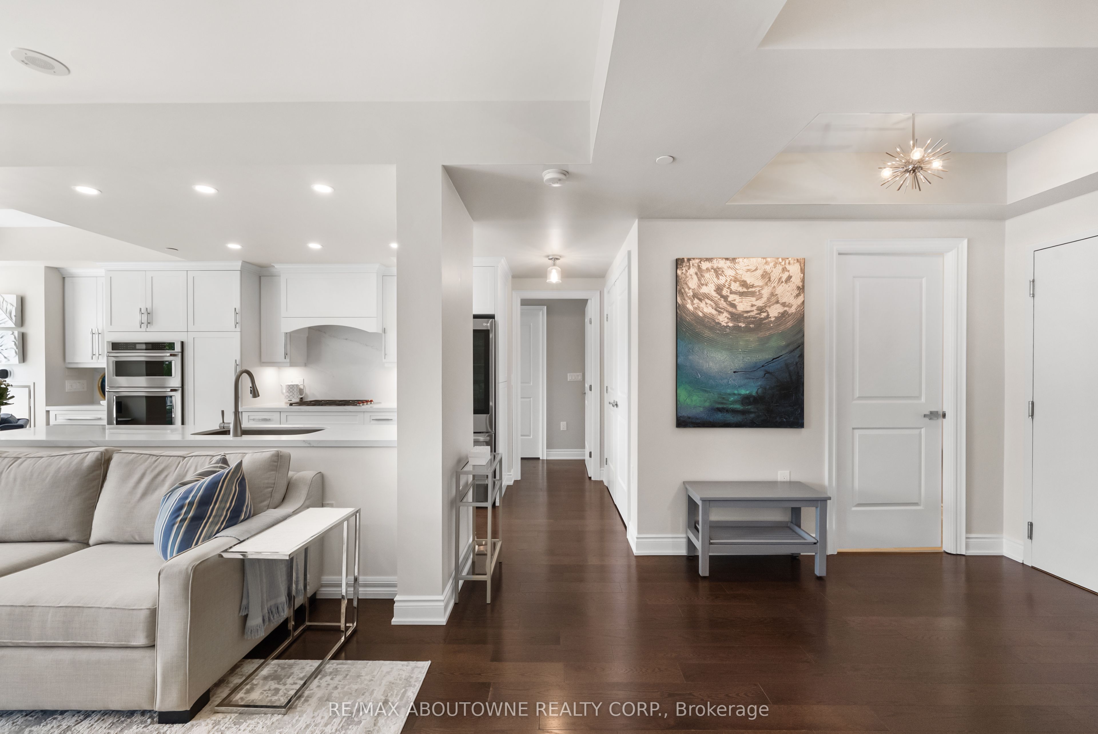 5 – 3500 Lakeshore Road, Oakville ‣ W13455778 5 – 3500 Lakeshore Road, Oakville ‣ W13455778