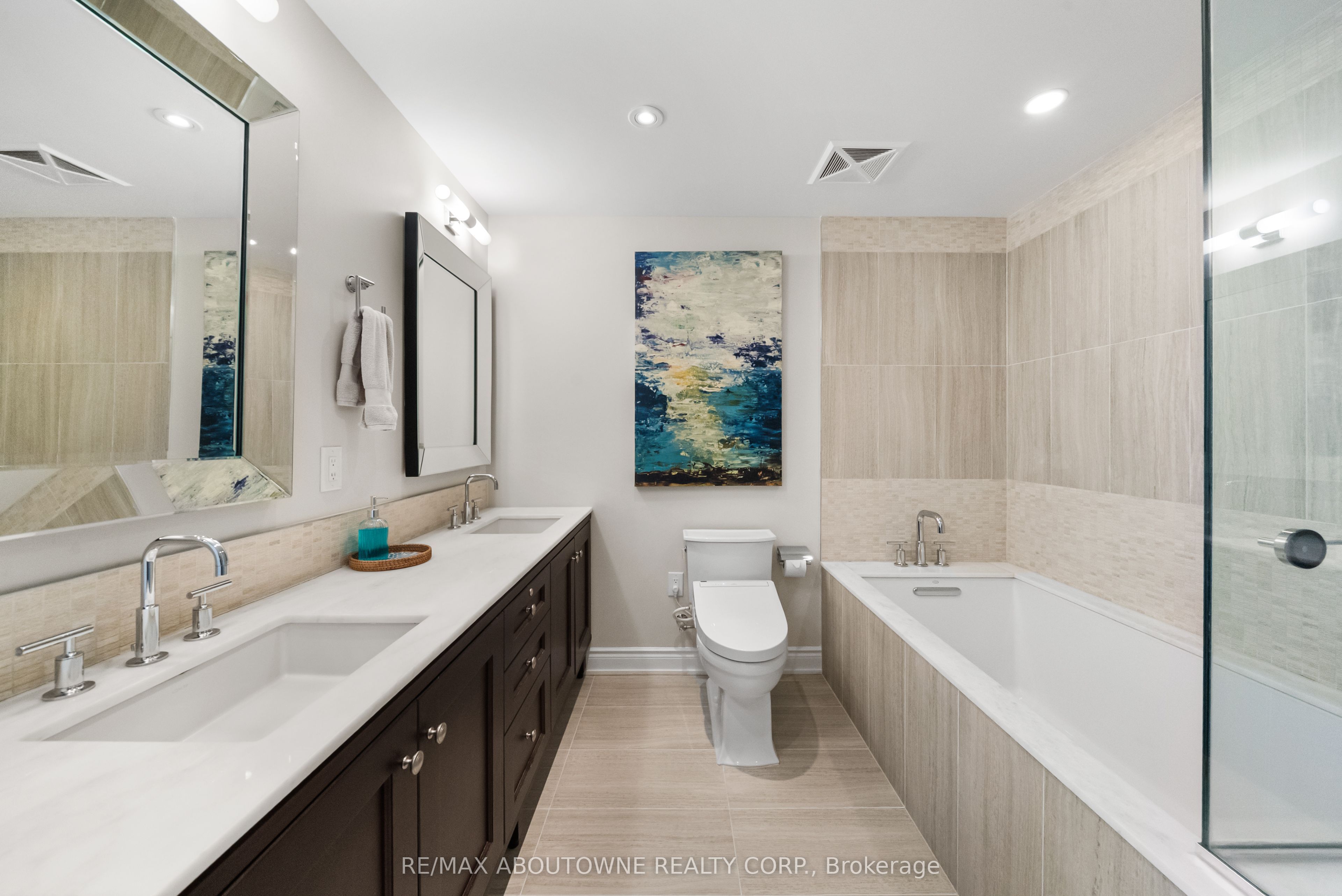 5 – 3500 Lakeshore Road, Oakville ‣ W13455778 5 – 3500 Lakeshore Road, Oakville ‣ W13455778