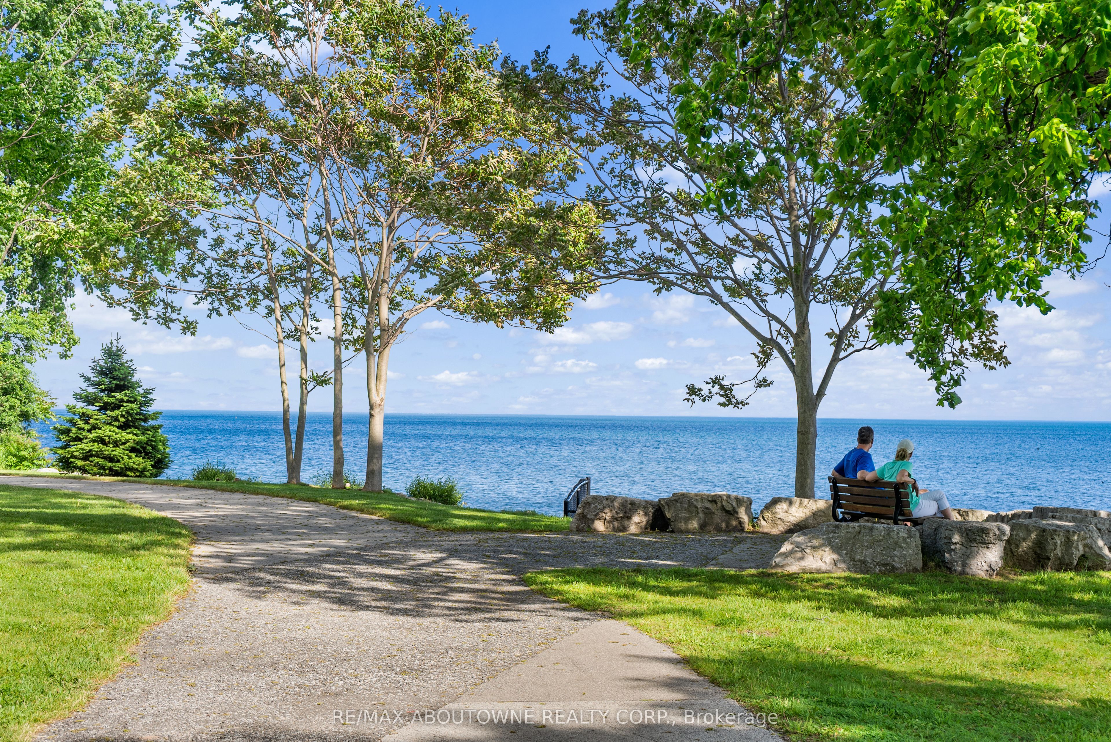 5 – 3500 Lakeshore Road, Oakville ‣ W13455778 5 – 3500 Lakeshore Road, Oakville ‣ W13455778