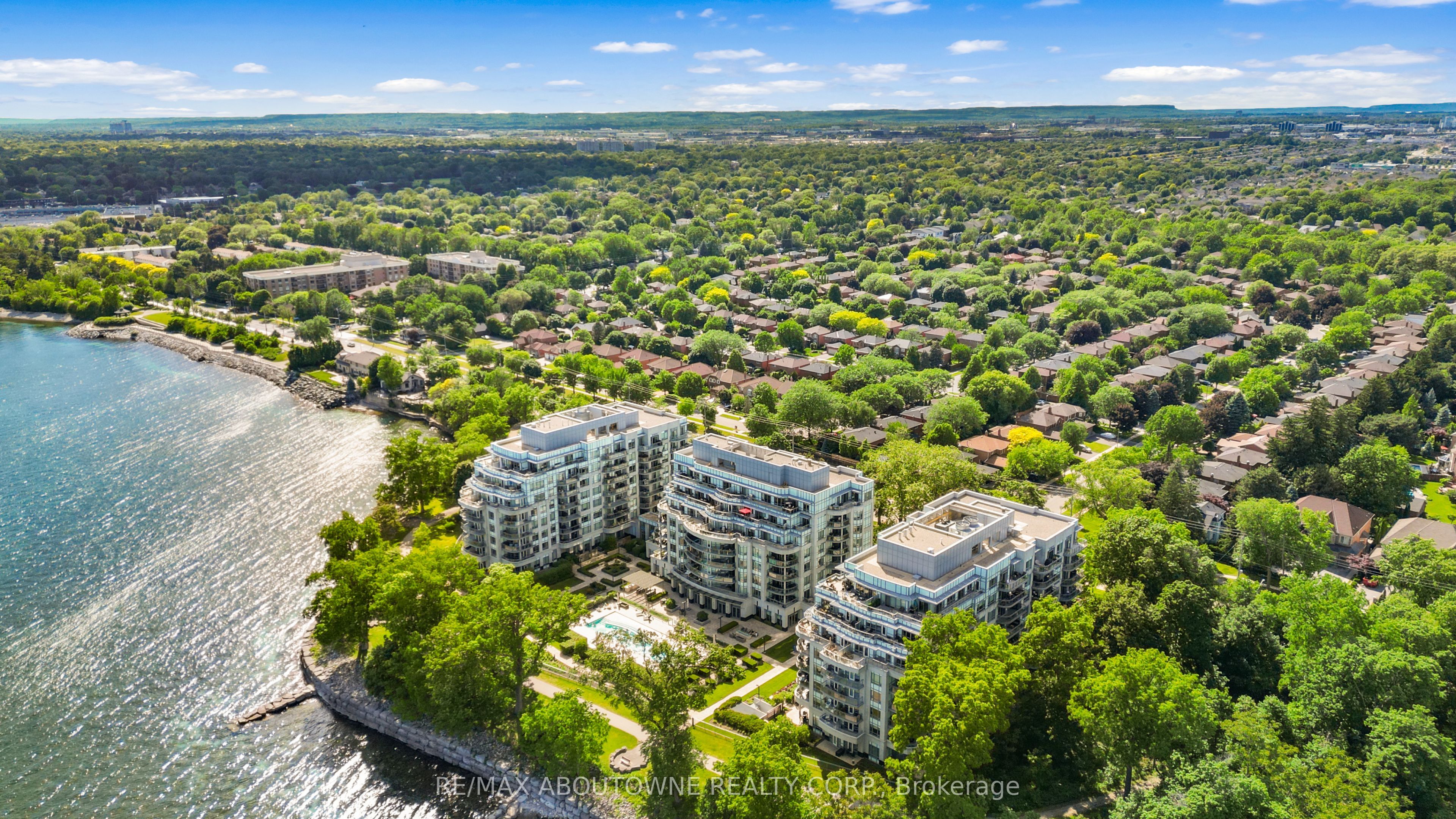 5 – 3500 Lakeshore Road, Oakville ‣ W13455778 5 – 3500 Lakeshore Road, Oakville ‣ W13455778