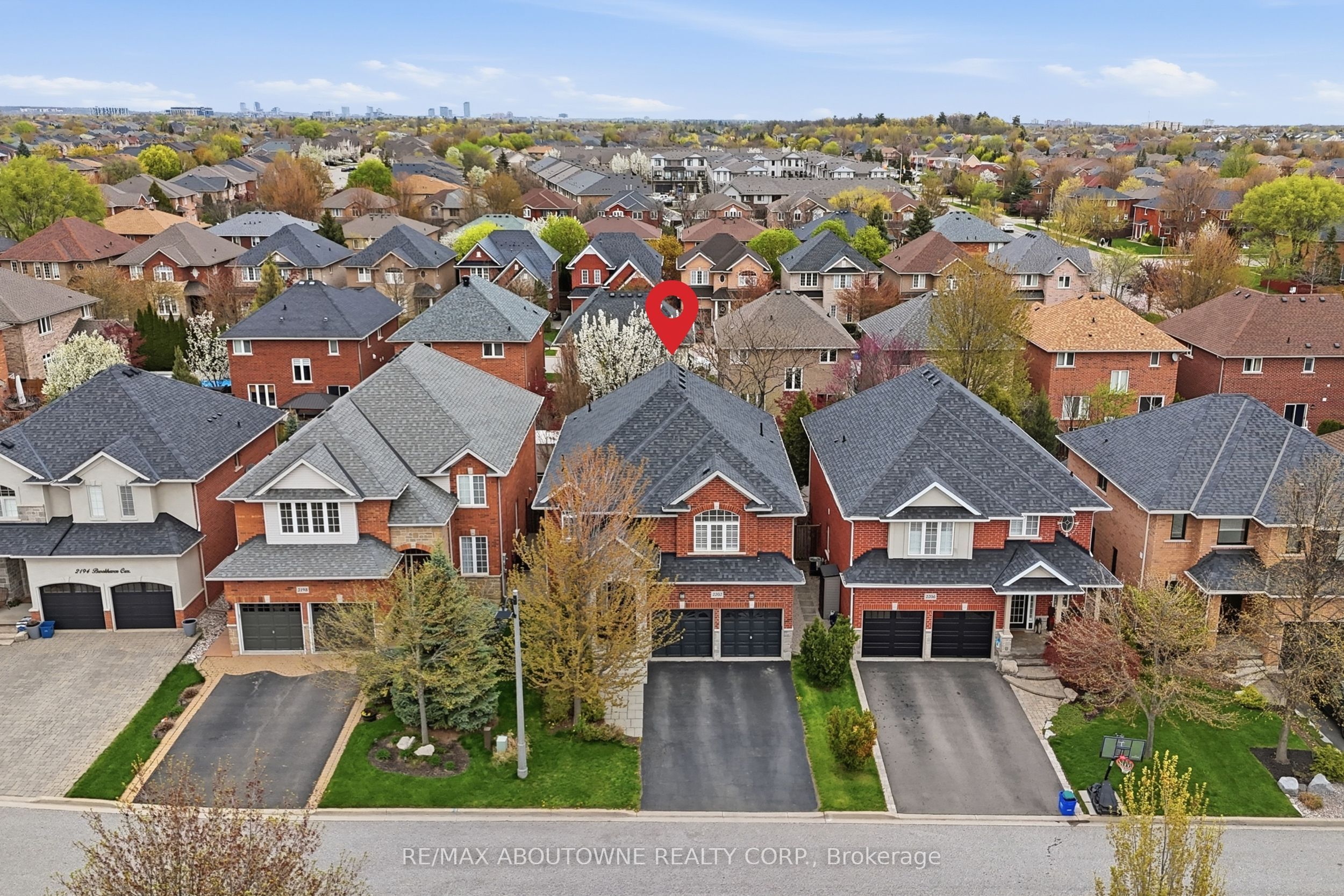 2202 Brookhaven Crescent, Oakville ‣ W13466166 2202 Brookhaven Crescent, Oakville ‣ W13466166